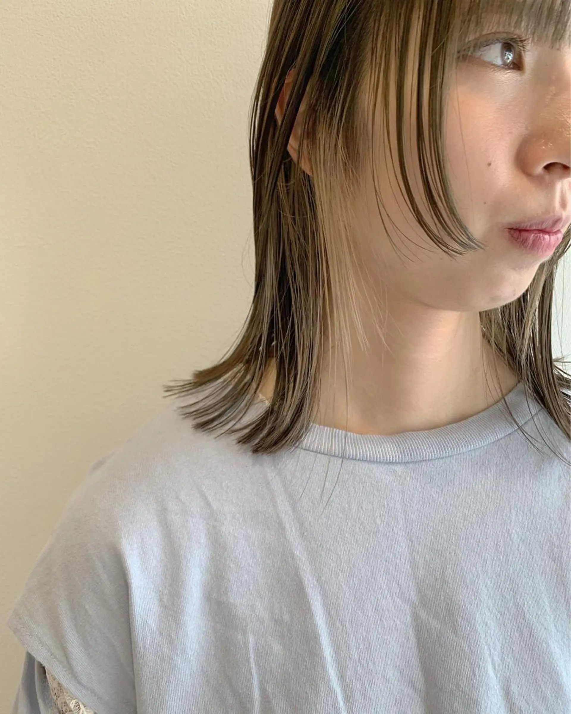 ミディアム カラー ベージュカラー イヤリングカラー インナーカラー ミルクティーベージュ MARU レイヤー/パーマのヘアスタイル