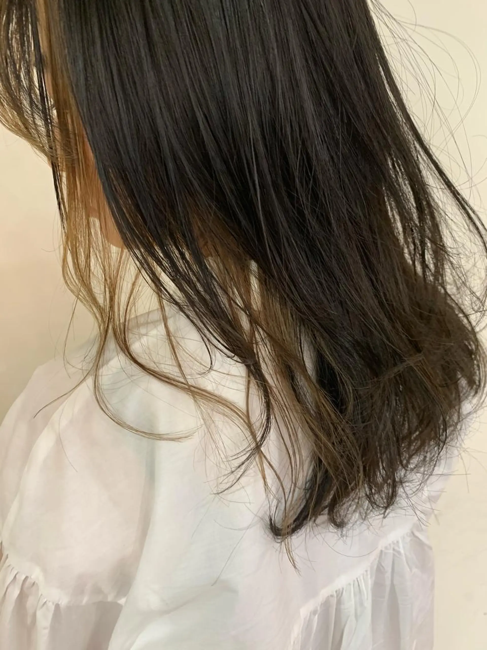 ミディアム カラー アッシュ 黒髪 ケアカラー 透明感カラー ハイライトカラー of hair所属・丸みショート 廣瀬隆志のヘアスタイル