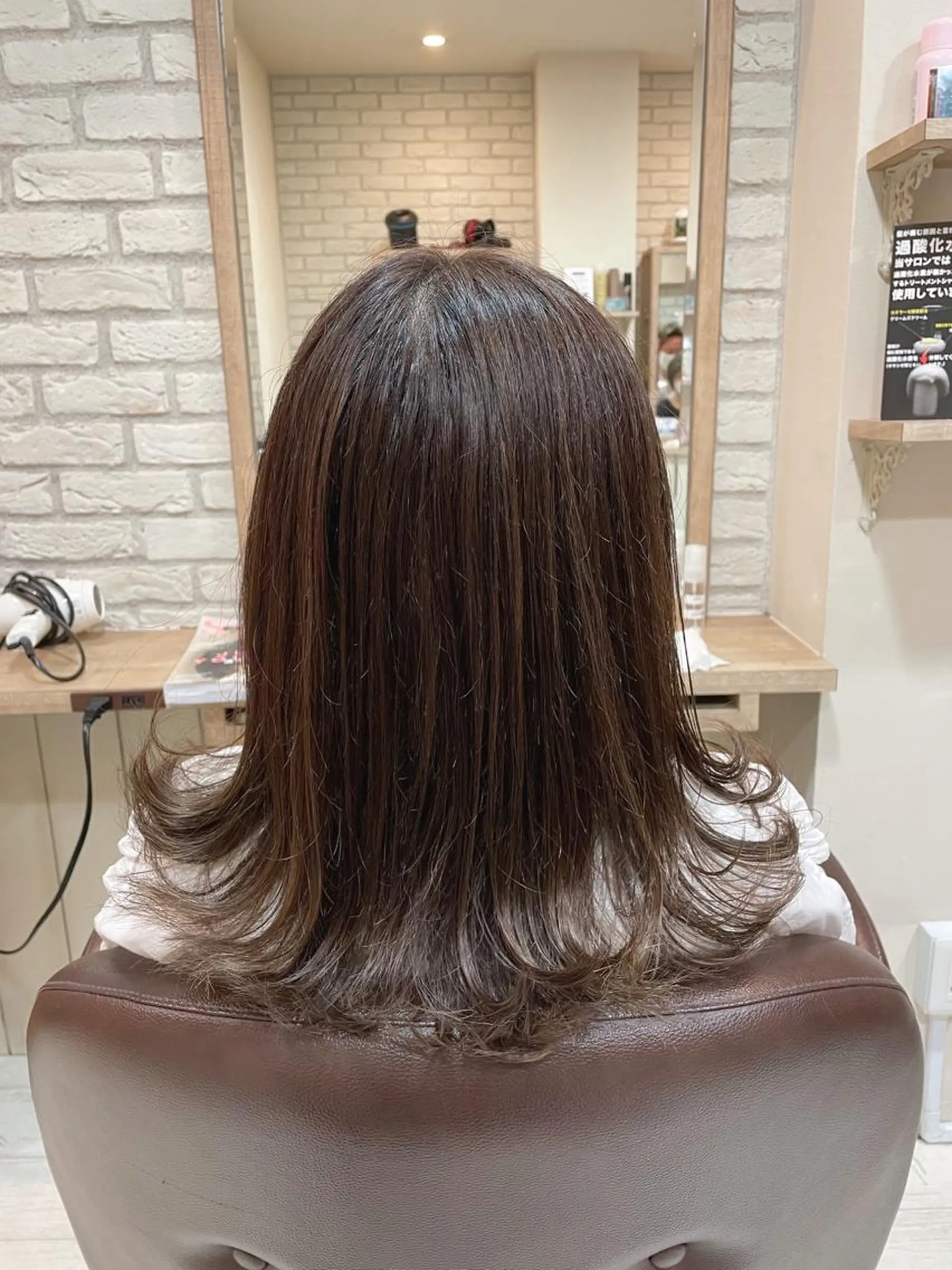 セミロング カラー ベージュカラー 透明感カラー ハイライトカラー ハイライト カット ヘアカラー トリートメント 清水 有実子のヘアスタイル