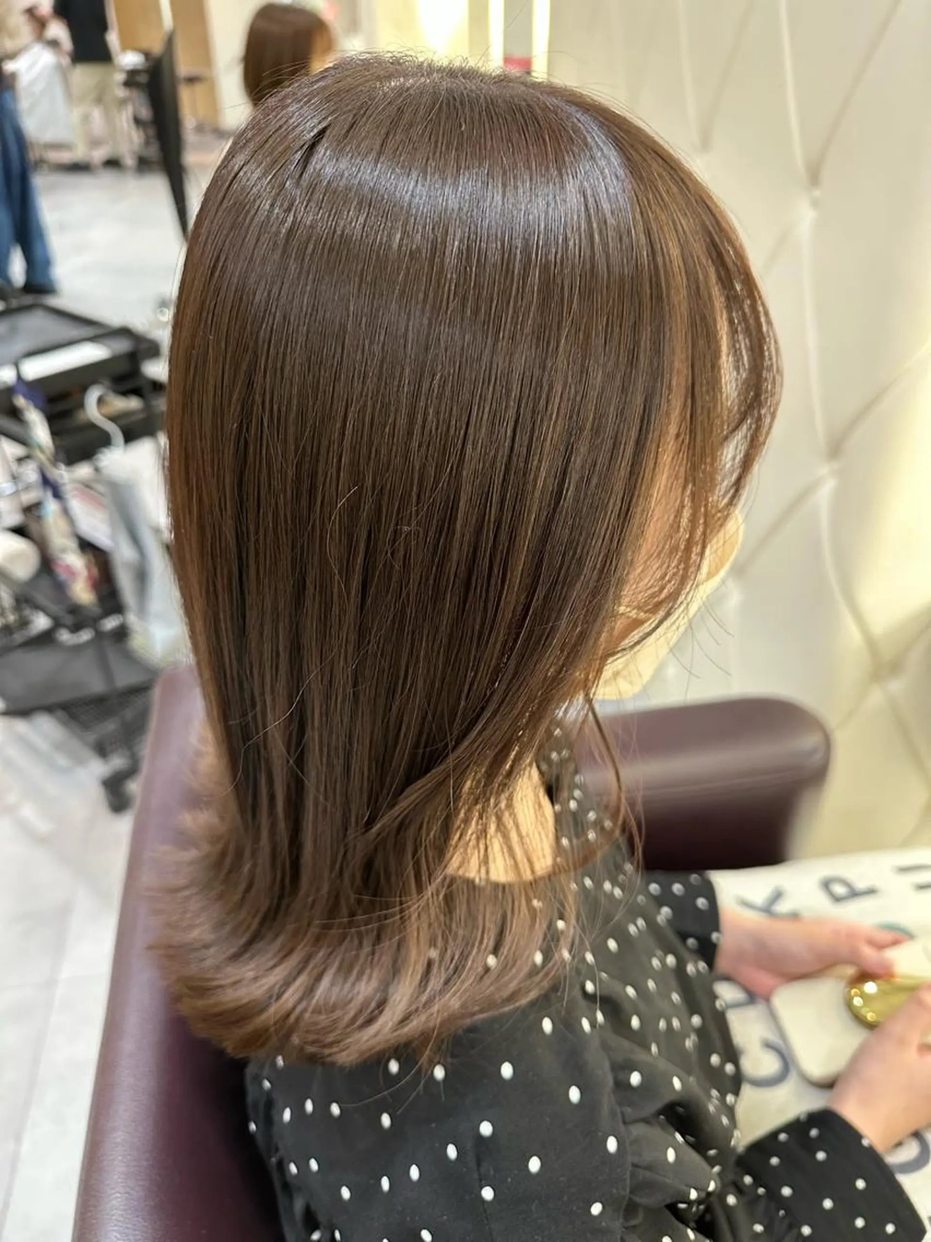 セミロング カラー アッシュ ベージュカラー AVANCE.西宮北口所属・阪本 愛実のヘアスタイル