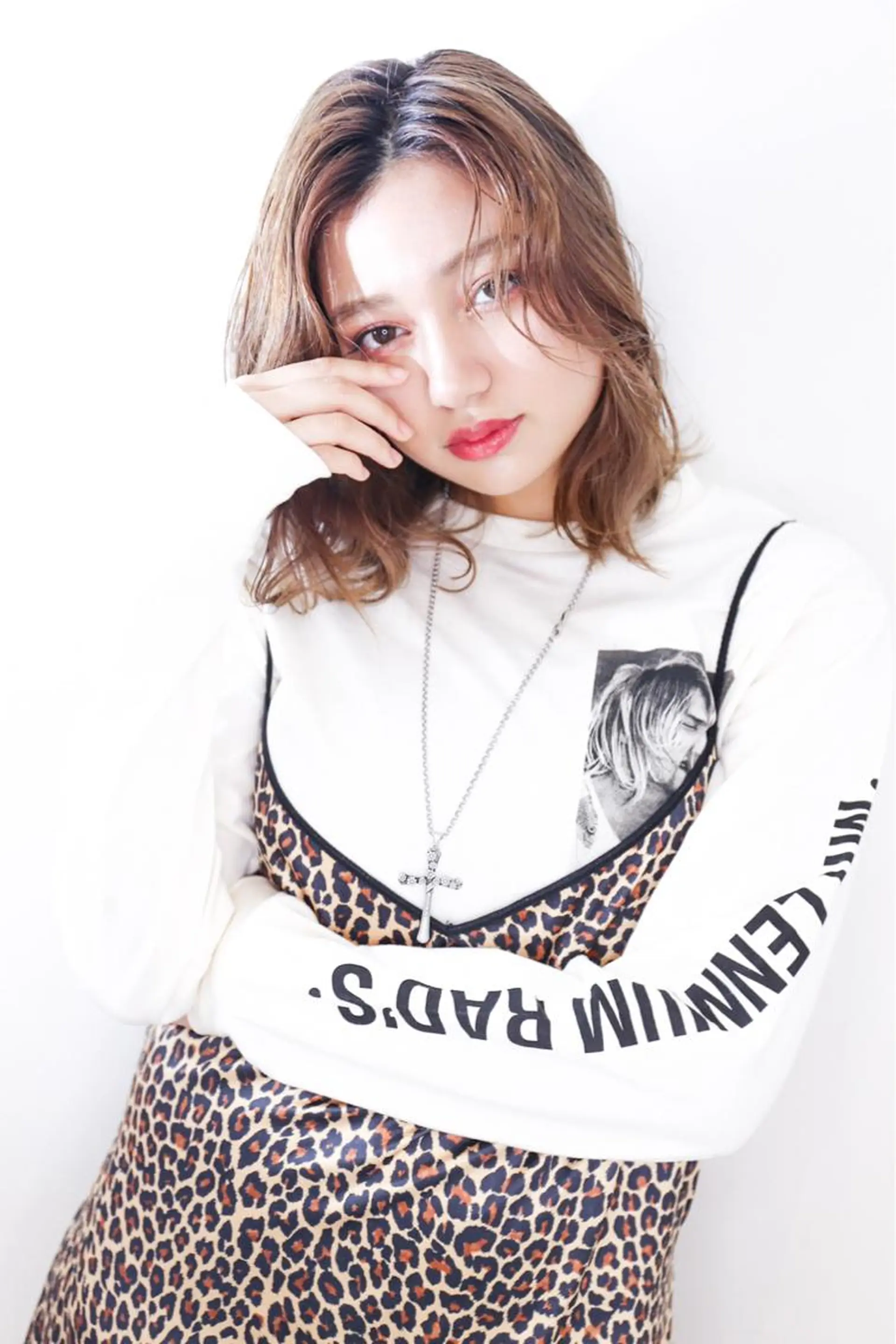 ミディアム カラー パーマ ウルフカット／吉村 桃子のヘアスタイル