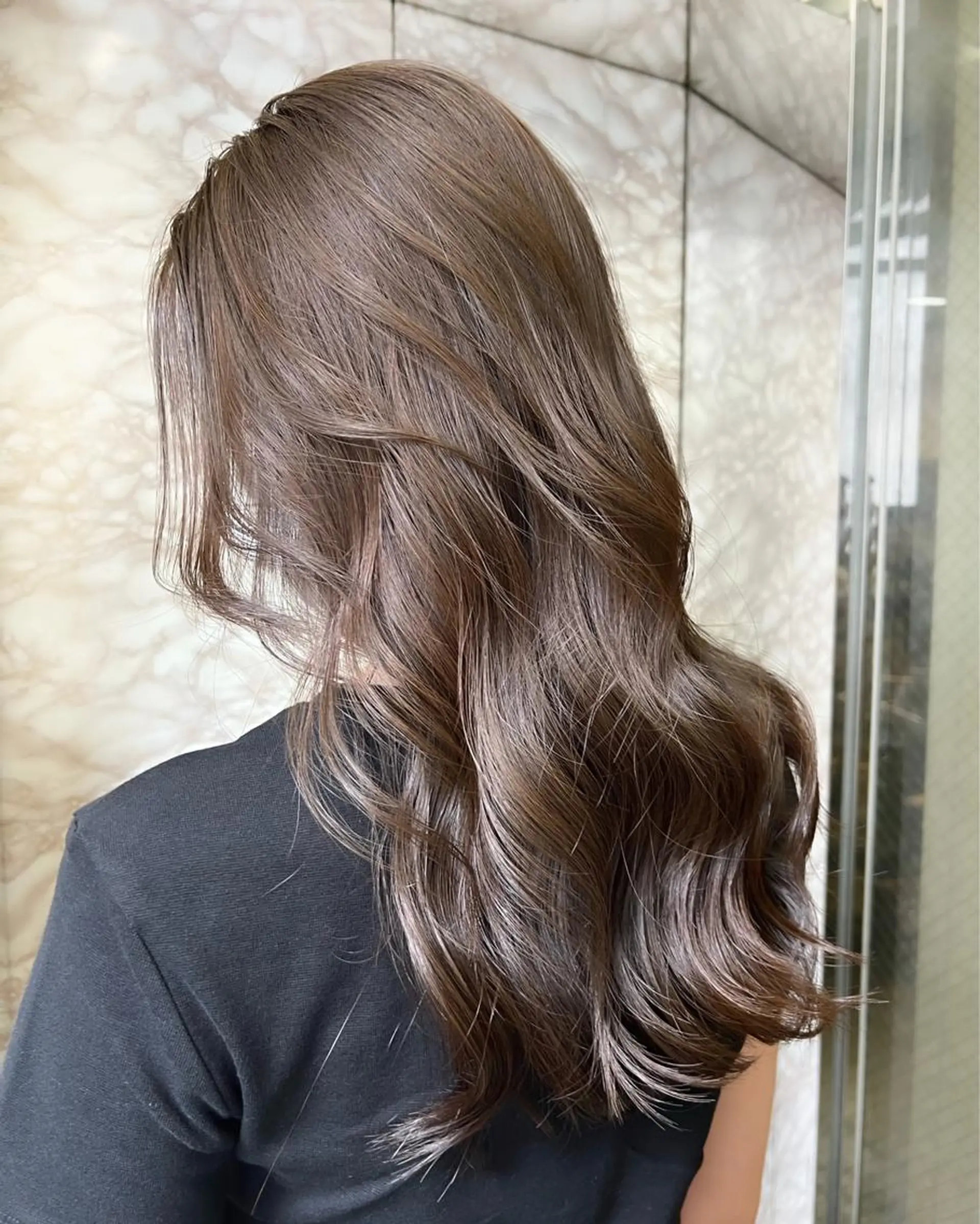 セミロング カラー ベージュカラー ブリーチ 透明感カラー ダブルカラー グレージュ 🕊️レイヤーカット 透明感カラー GOのヘアスタイル