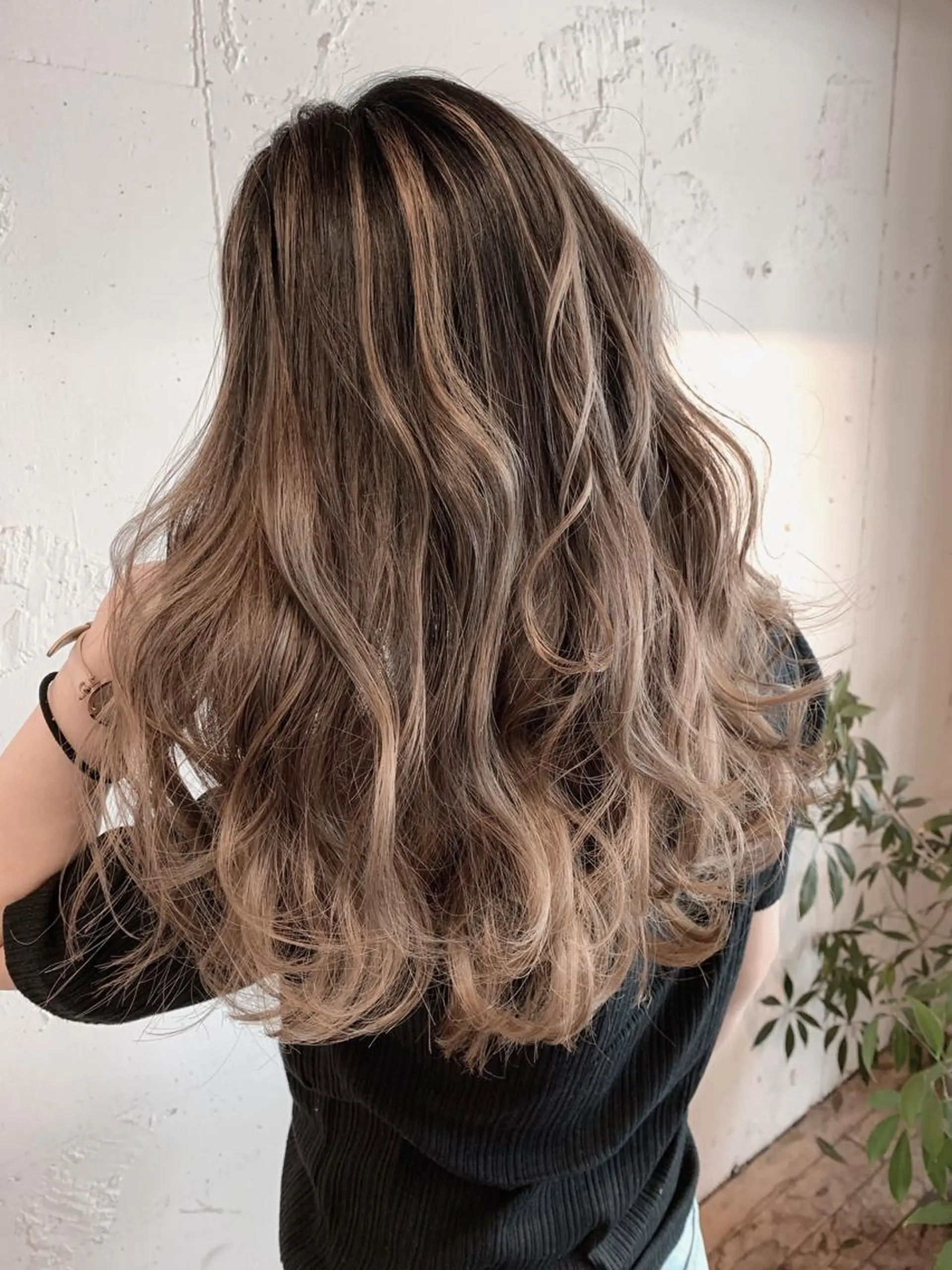 カラー バレイヤージュ ハイライトカラー Beyond（kitaro）所属・石井辰功也 フリーランス美容師のヘアスタイル