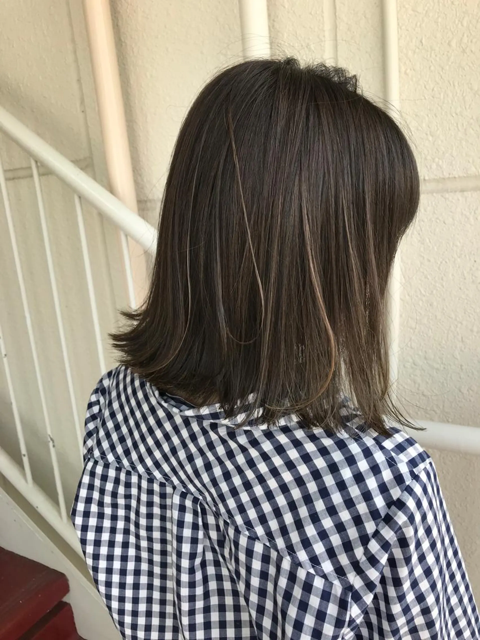 ミディアム カラー ハイライトカラー ハイライト メンズハイトーン メンズバレイヤージュのヘアスタイル