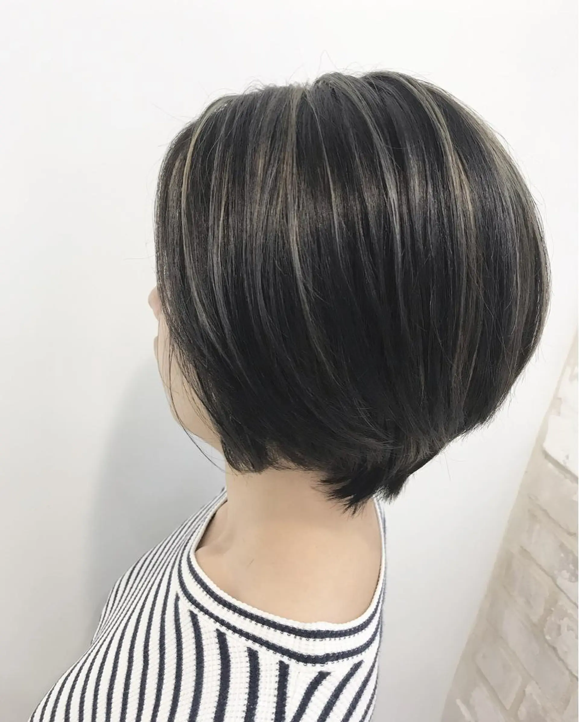 ショート カラー ハイライトカラー ハイライト ショートヘア grow恵比寿【グロウ】髪質改善/ハイライト/ブリーチ/レイヤーカット所属・奥野 貴史　代表　レイヤーのヘアスタイル
