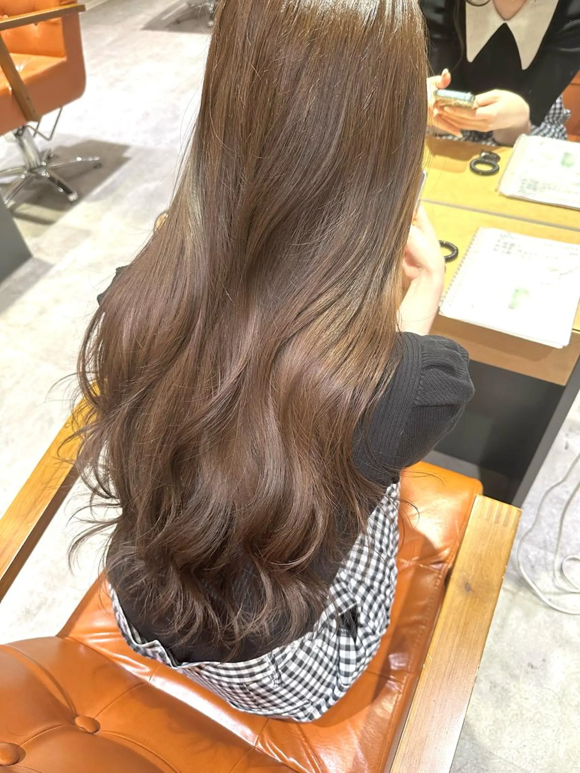 ロング カラー grace by afloat所属・平尾 樹里のヘアスタイル