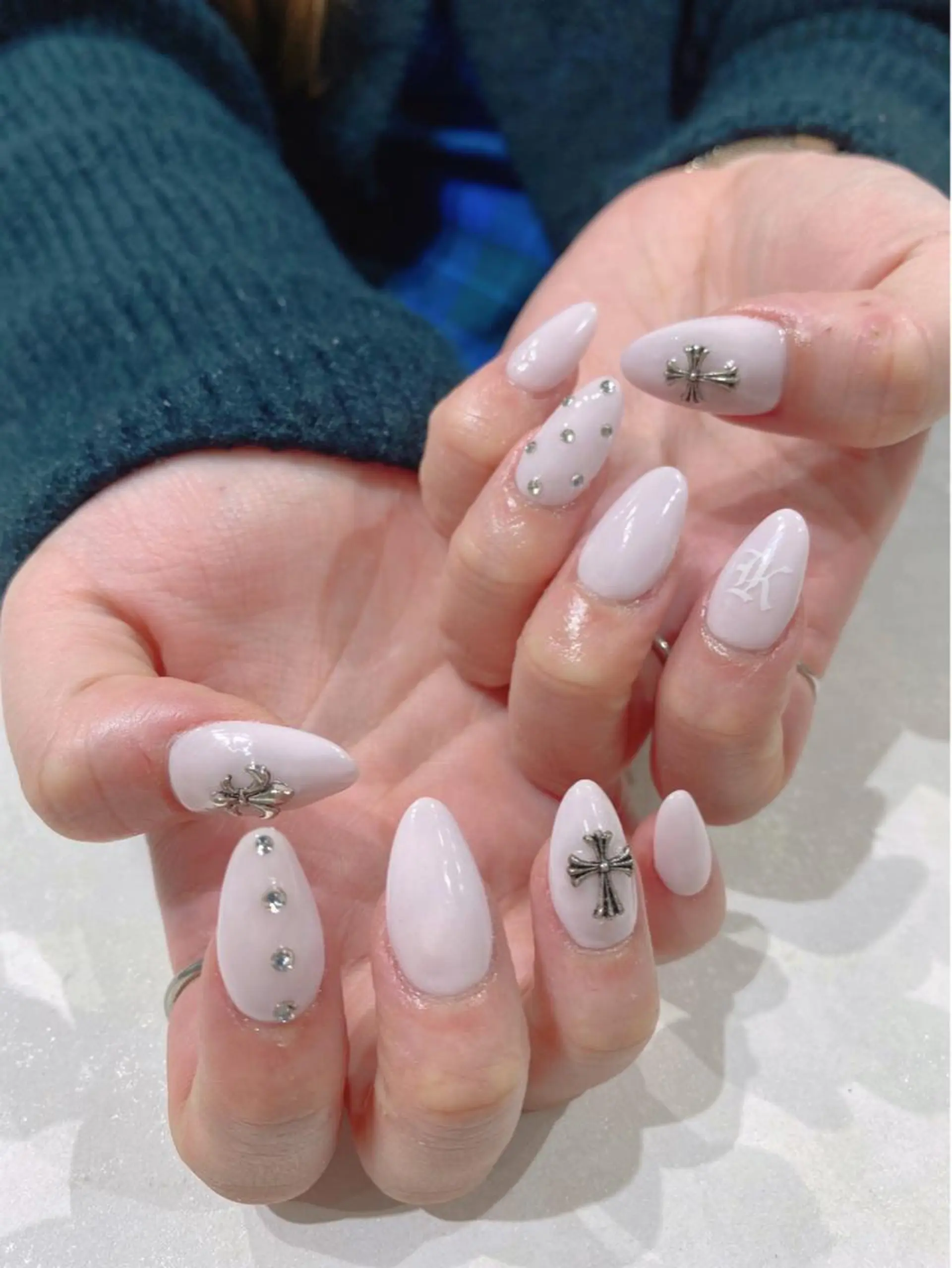 ミディアム ハンドネイル Nail  R💫 naoのネイルデザイン