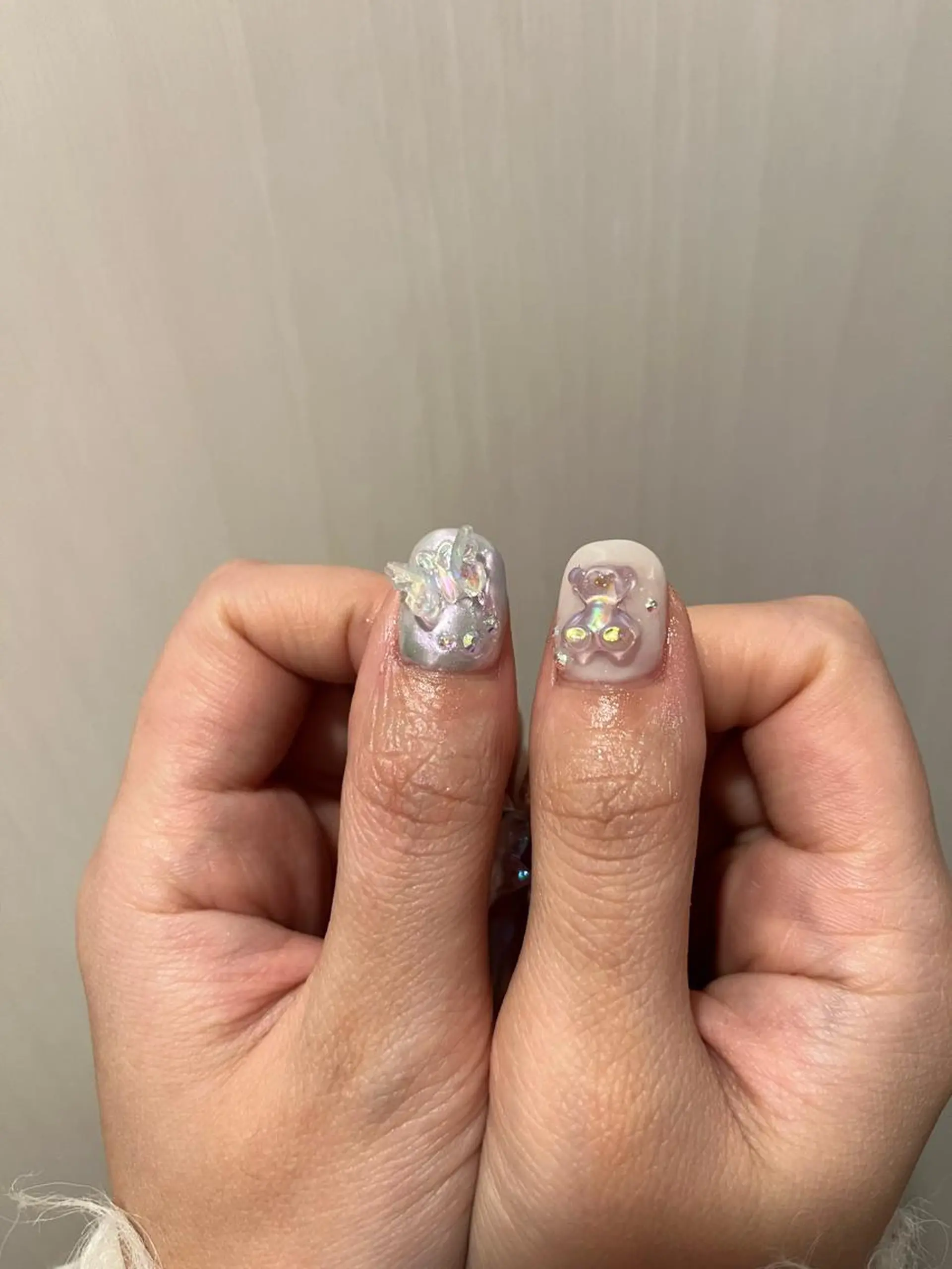 ネイル 氷ネイル・うるうるネイル キラキラネイル une／YUKINA 🫧大人nuanceのネイルデザイン