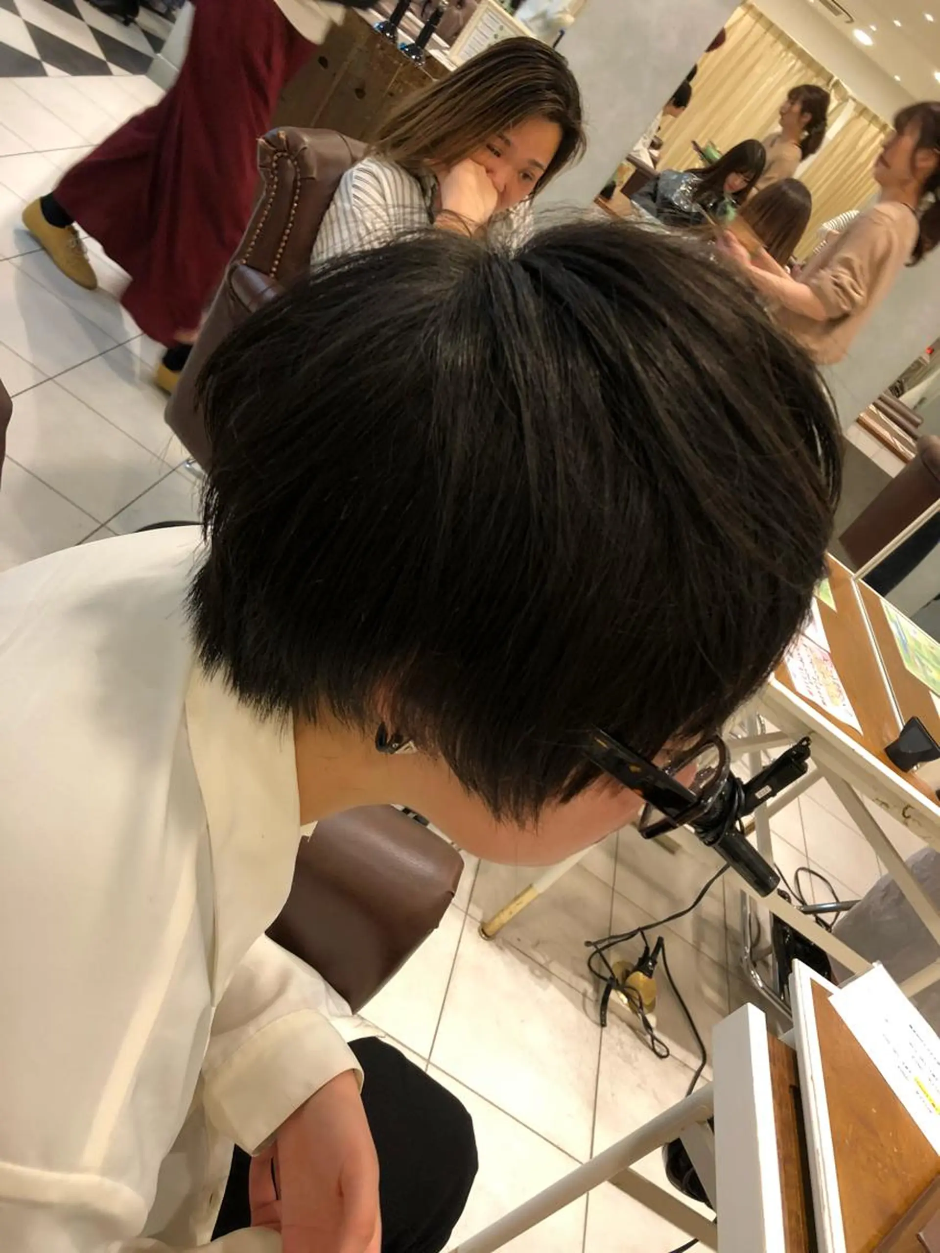 ショート ブリーチカラー🌈 嘉名 真樹のヘアスタイル