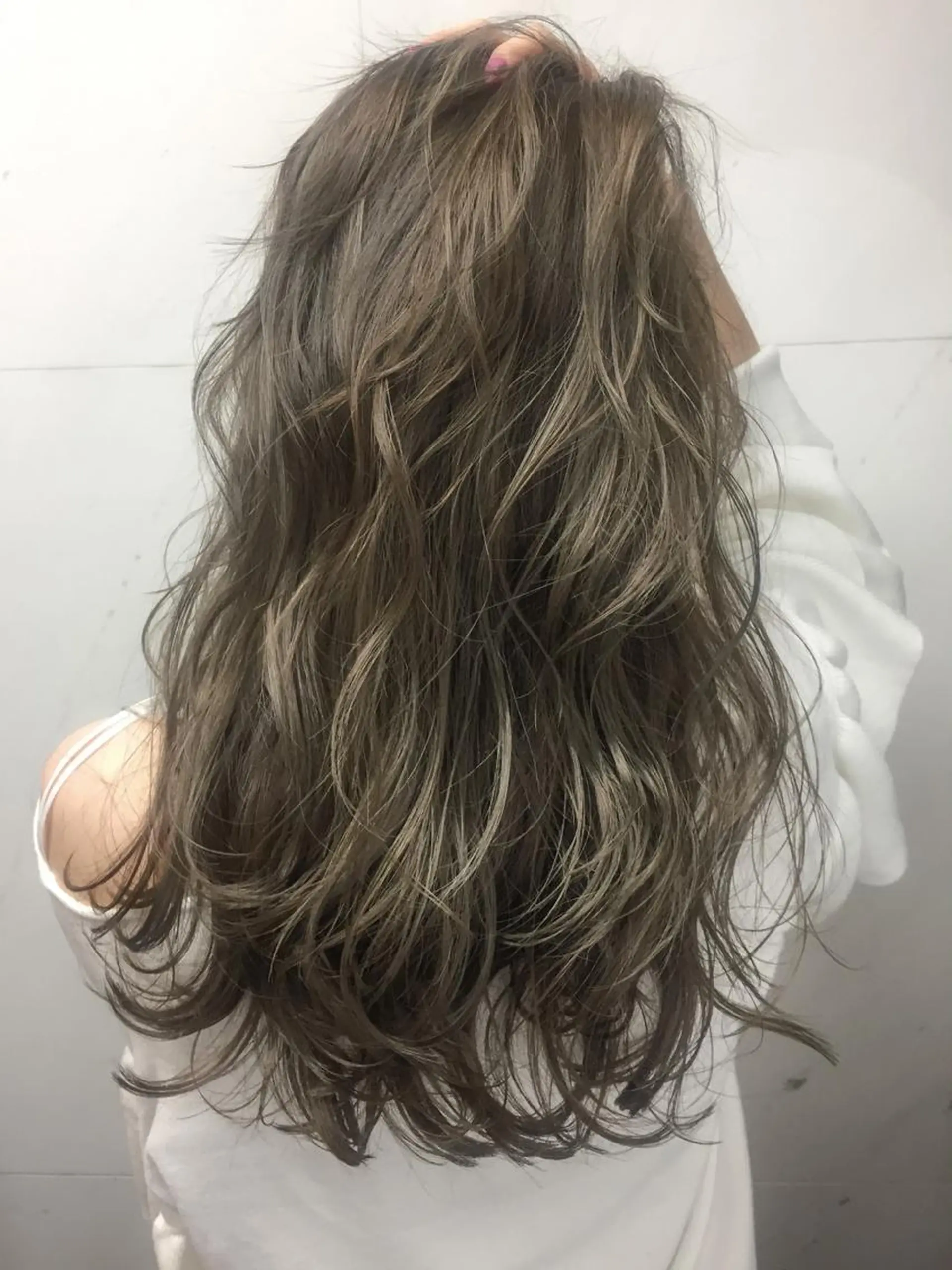 ロング カラー ベージュカラー ハイライトカラー オリーブベージュ 外国人風カラー ハイライト l'or所属・宮内 佑規のその他イメージ