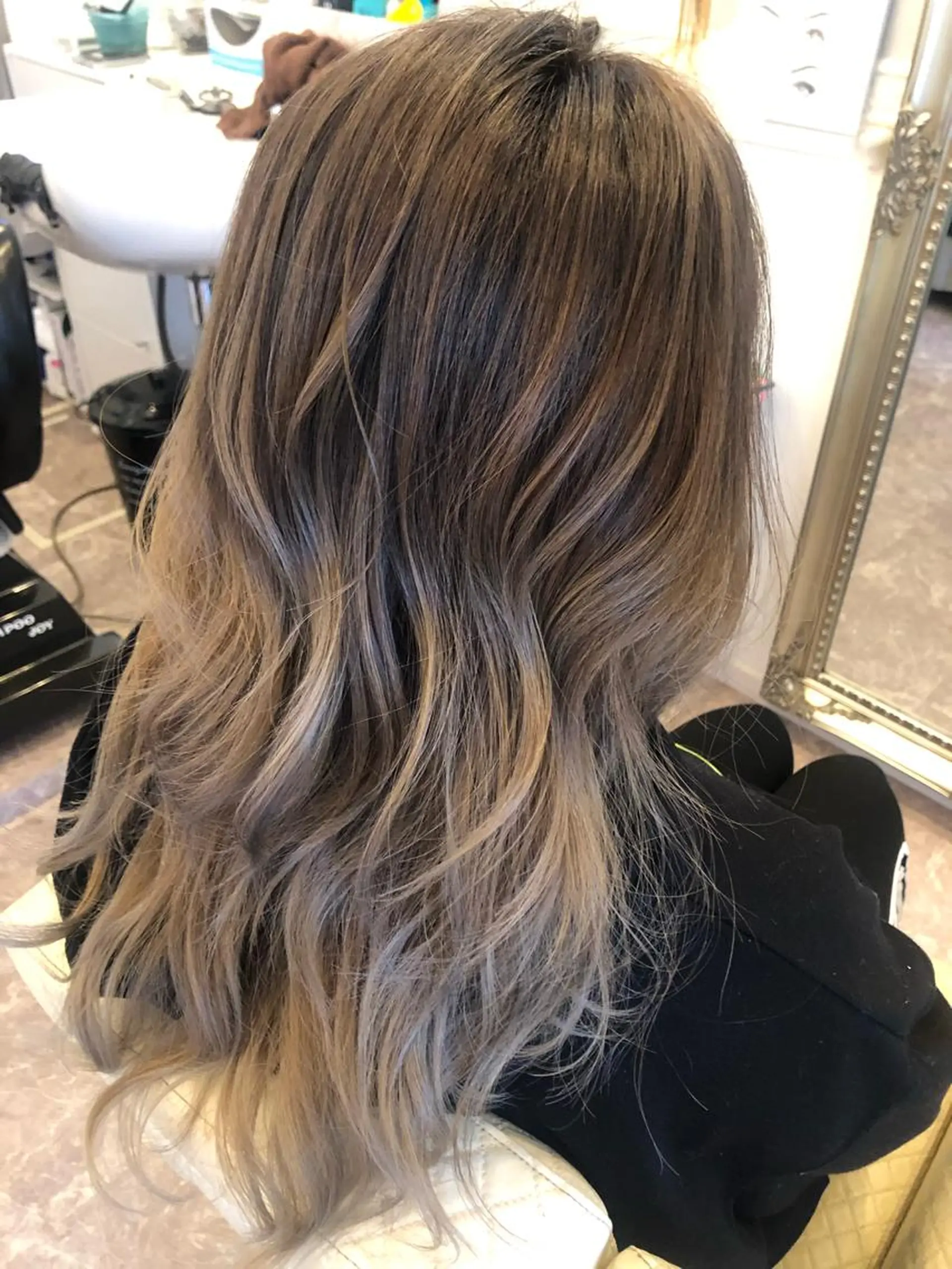 セミロング カラー バレイヤージュ ピンクカラー レイヤーカット La.fleur ラ.フルールのヘアスタイル