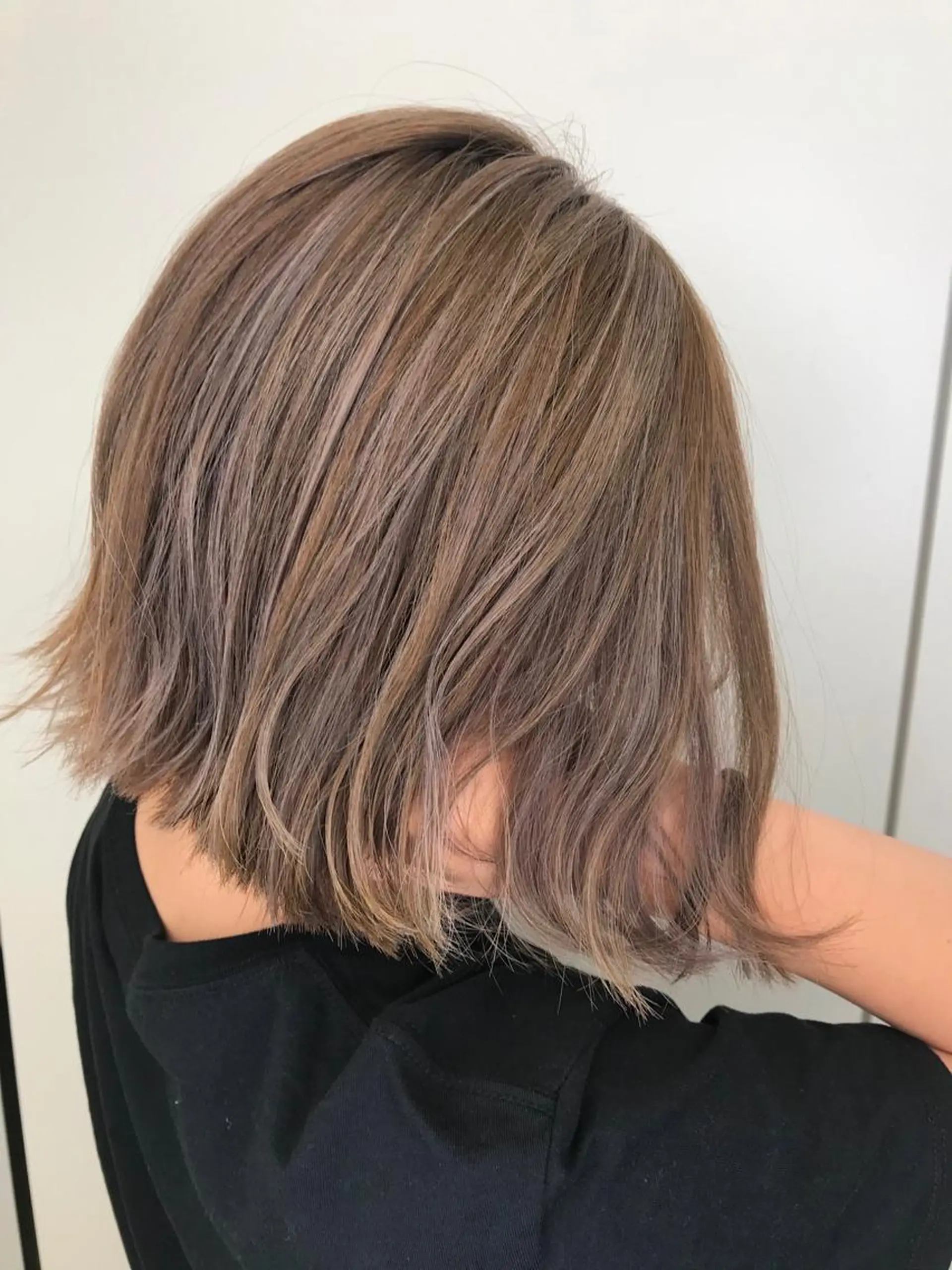 ミディアム カラー ハイライトカラー ピンクカラー ホワイトピンク ハイライト 森本 笑のヘアスタイル