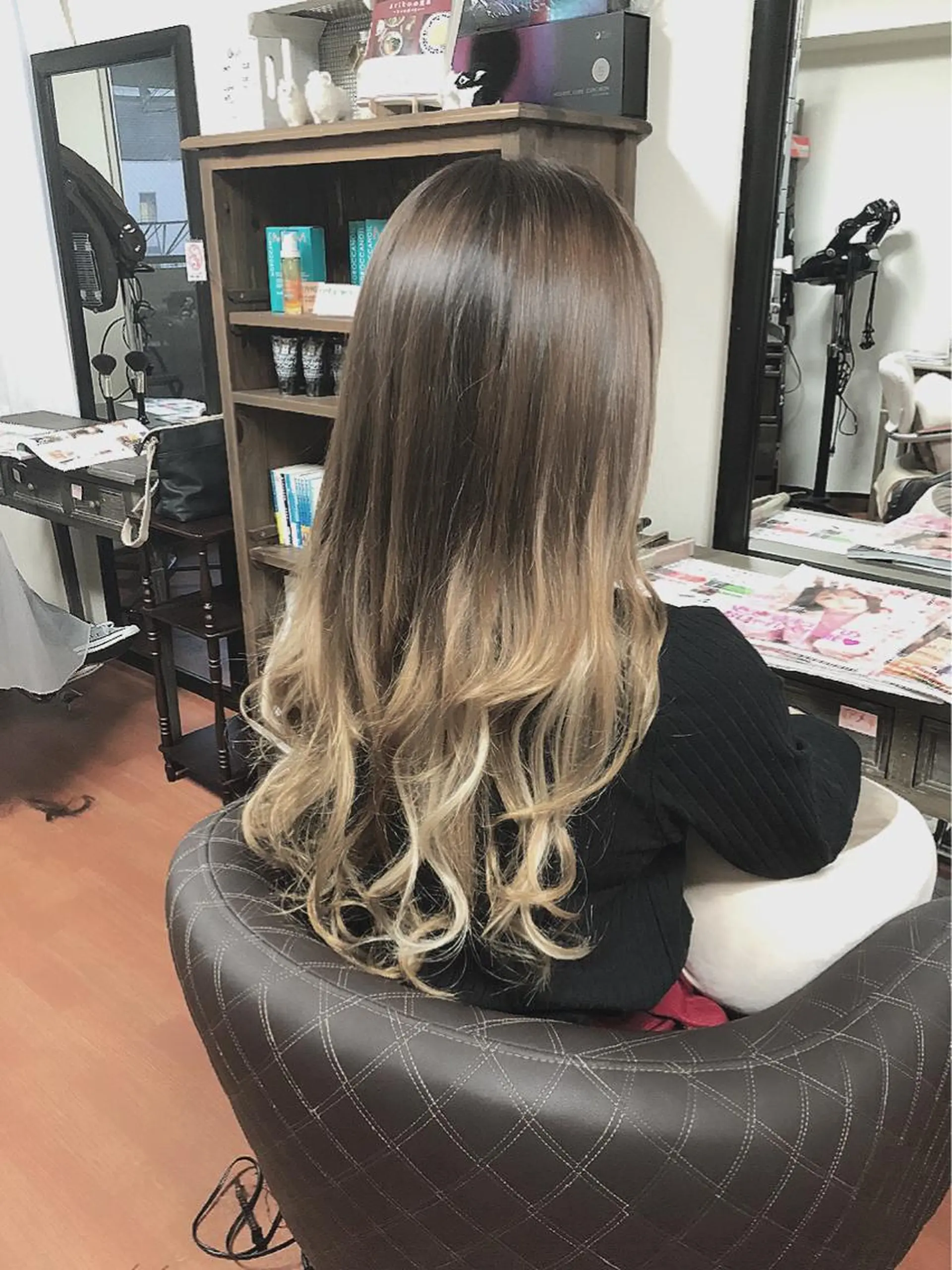 ロング カラー ベージュカラー ブリーチ ダブルカラー グラデーションカラー メッシュ 是枝 さくらのヘアスタイル