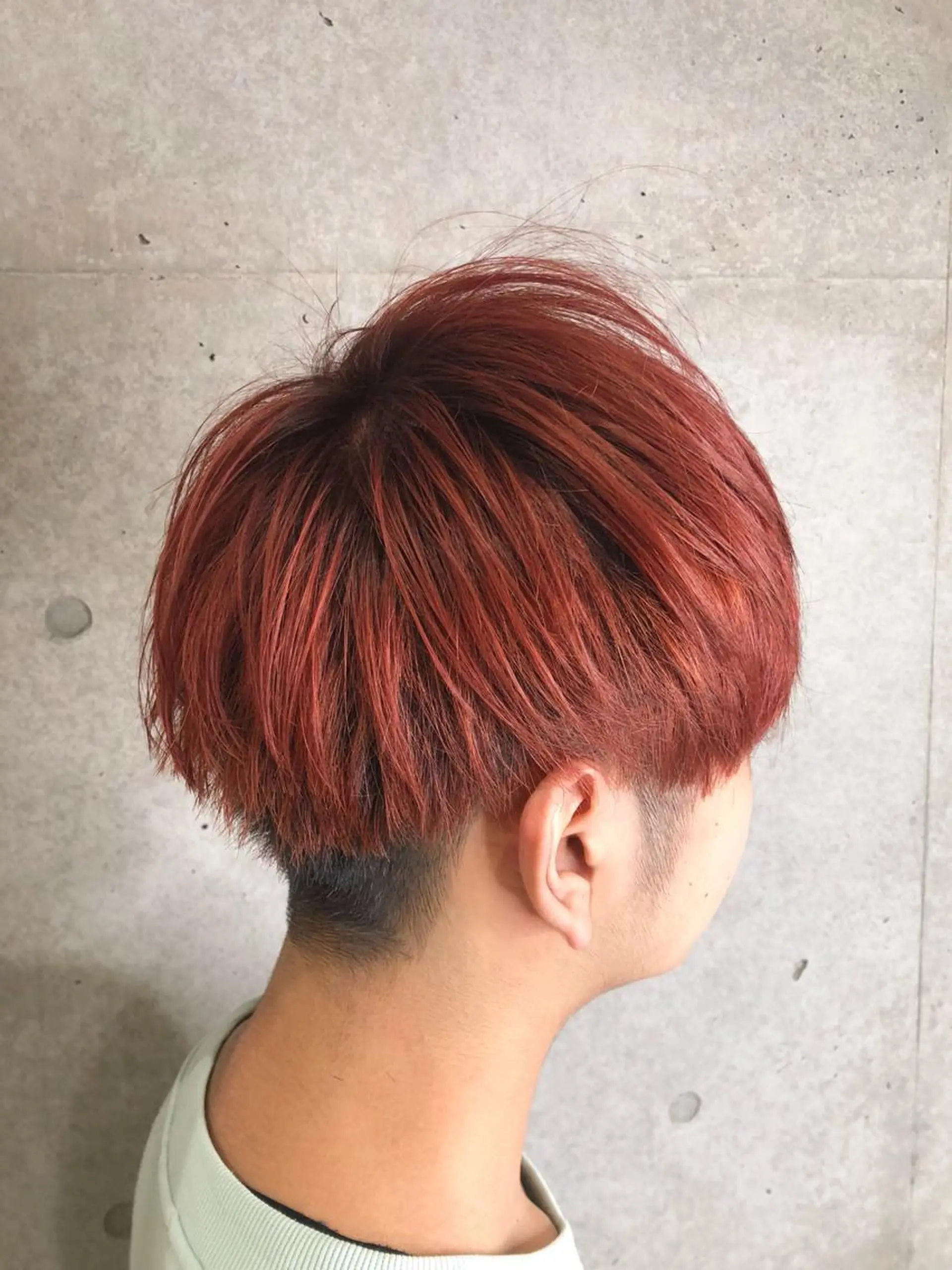 ショート カラー メンズ マッシュ 刈り上げ  渡部 妃月のヘアスタイル