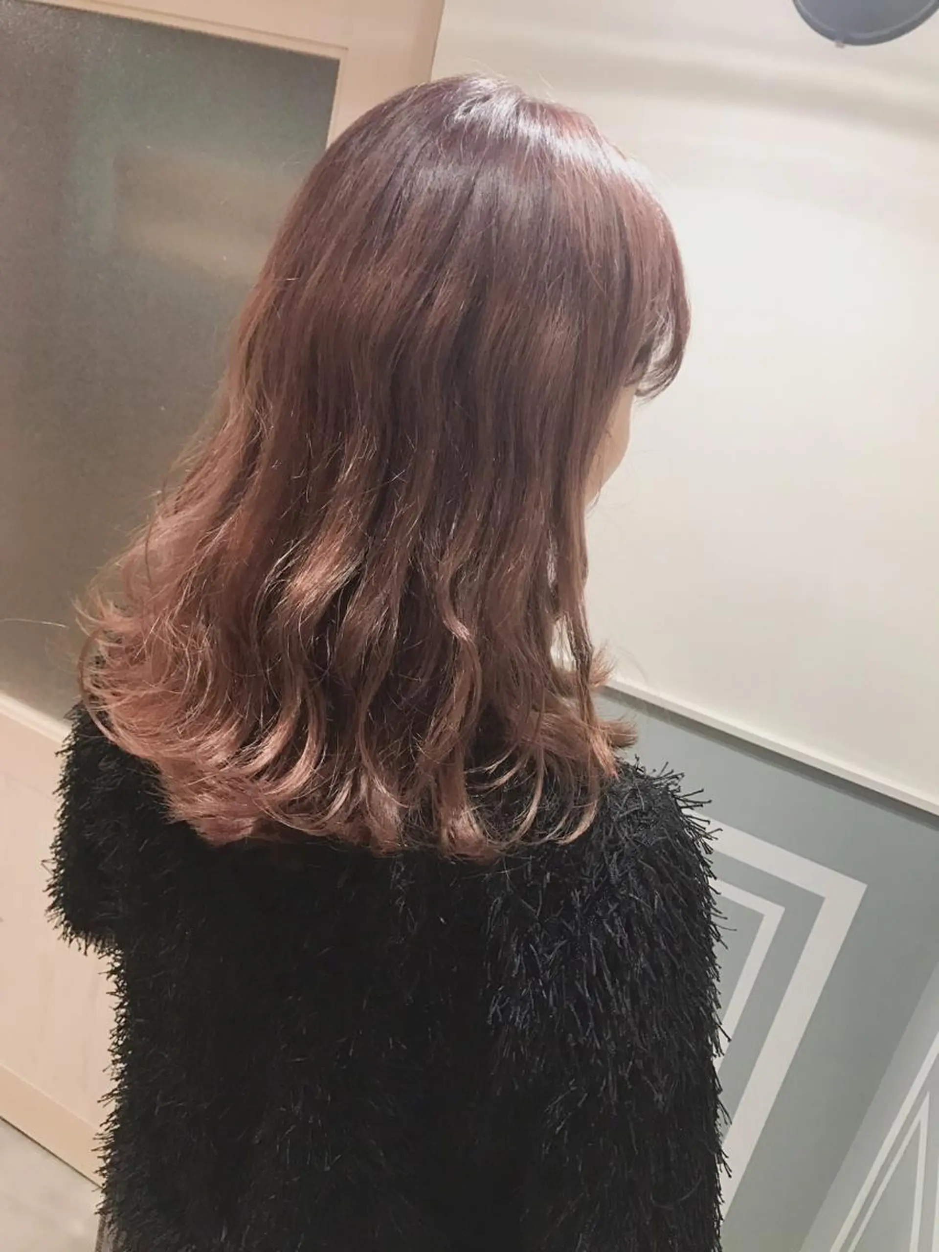 セミロング カラー ヤマナカ エリカのヘアスタイル