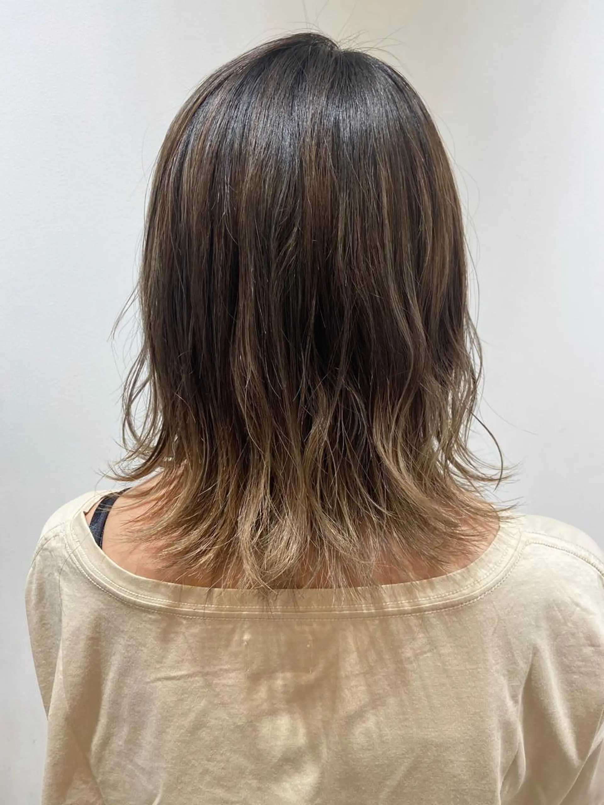 ミディアム ヘアカラー 🐺ウルフ/レイヤー 似合わせ‎🤍沙羅のヘアスタイル