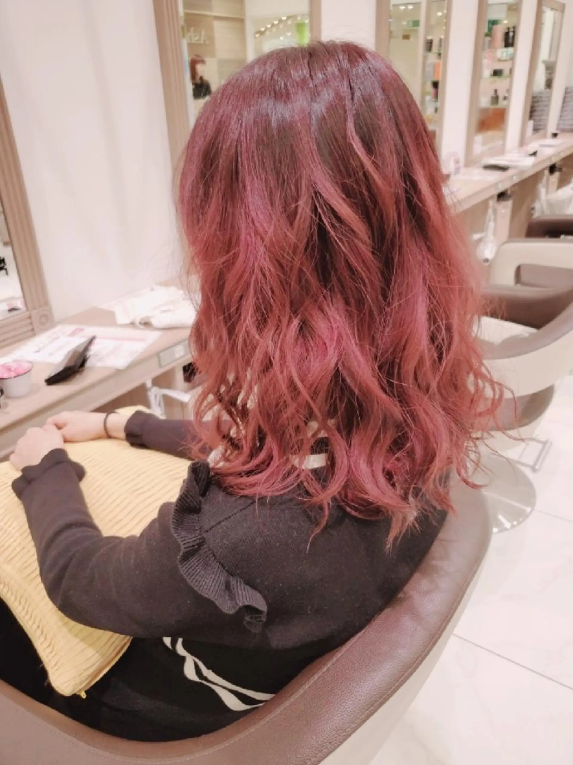 セミロング カラー ブリーチ イルミナカラー 中村 和貴のヘアスタイル