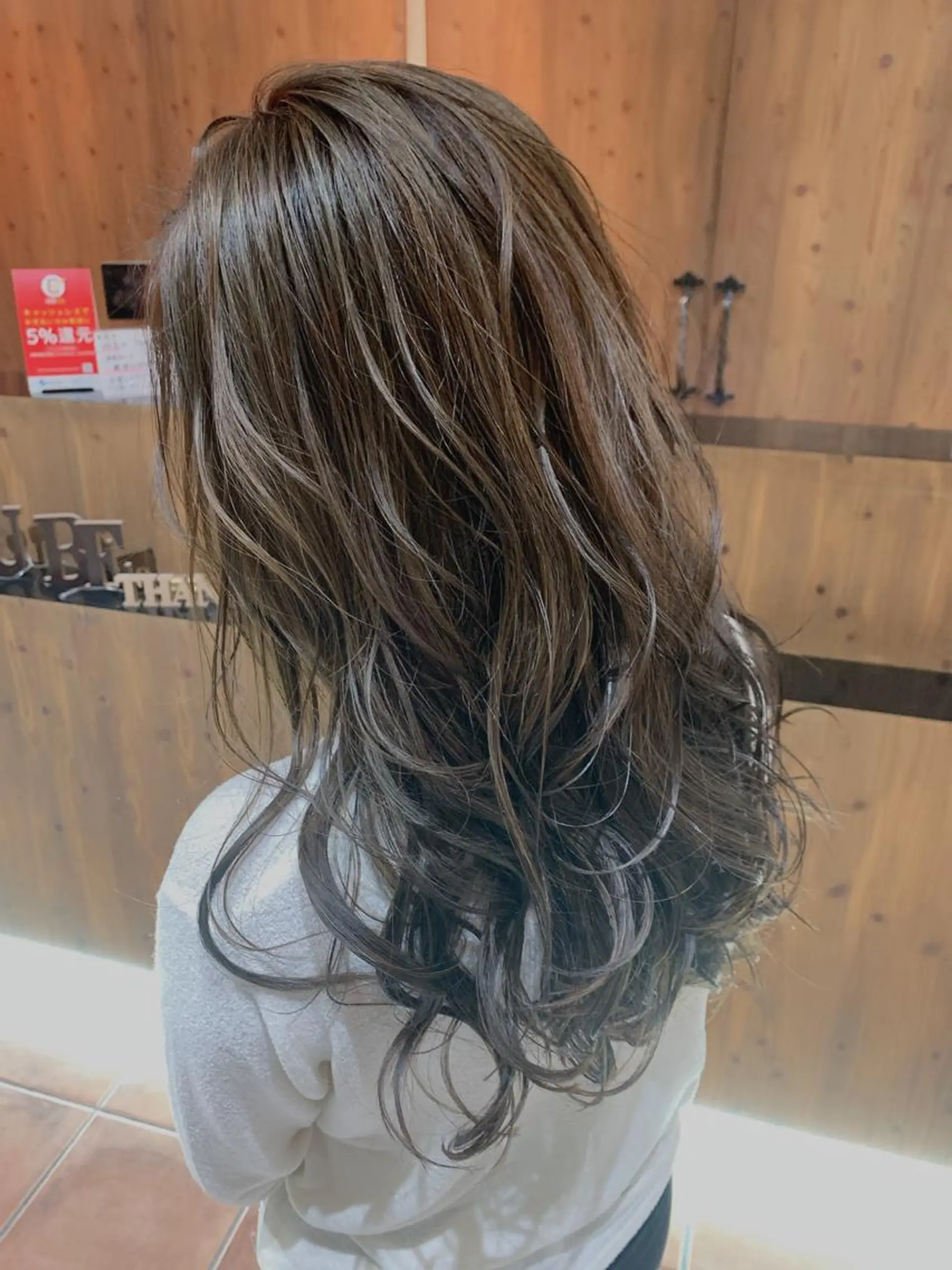 セミロング カラー ヘアアレンジ アッシュ アッシュグレー ハイライトカラー ハイライト VIM hairおもろまち店のヘアスタイル