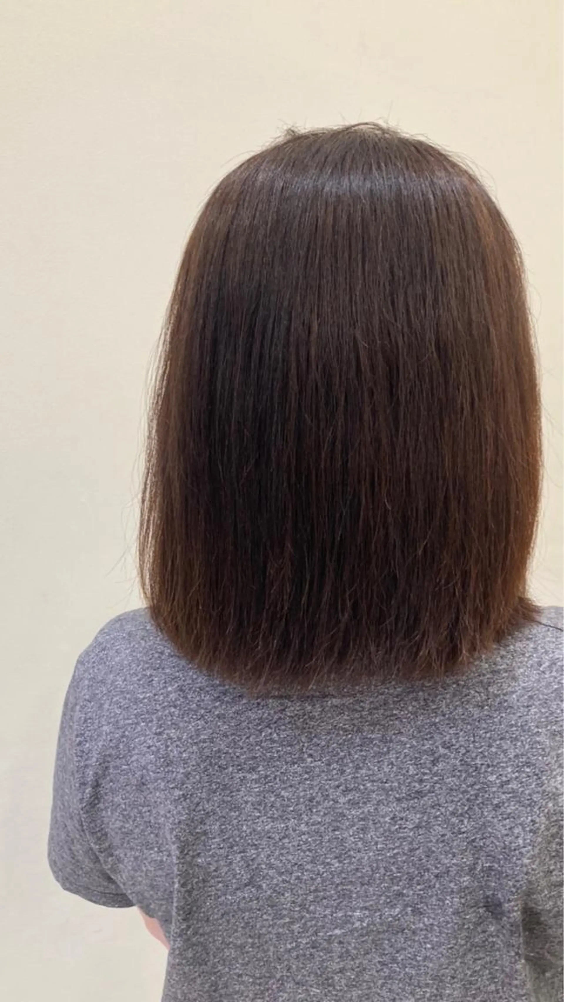 ミディアム カラー ショートカット／ 明千のヘアスタイル