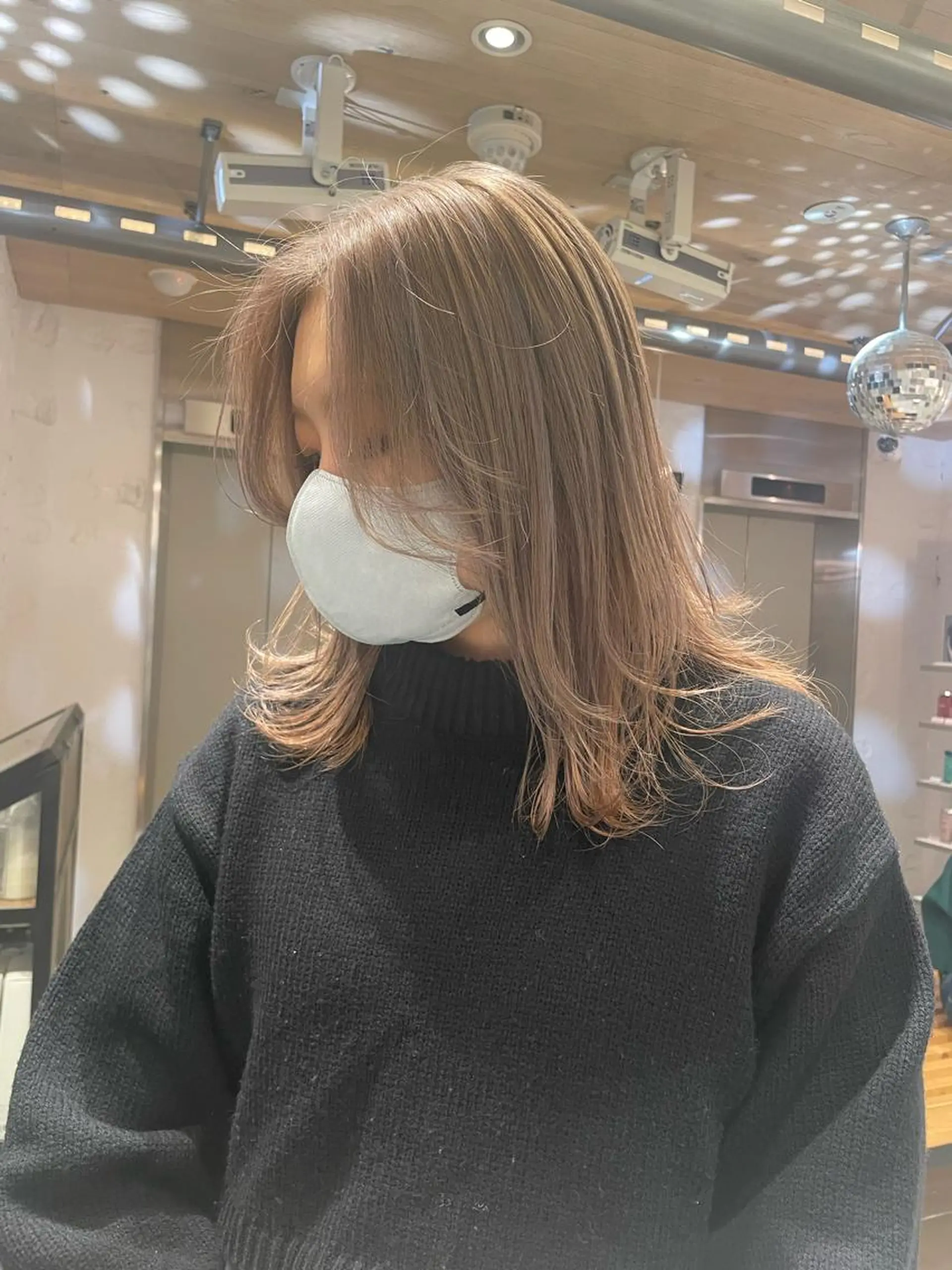 セミロング カラー 艶ハイトーン👑♡ NATSUKIのヘアスタイル