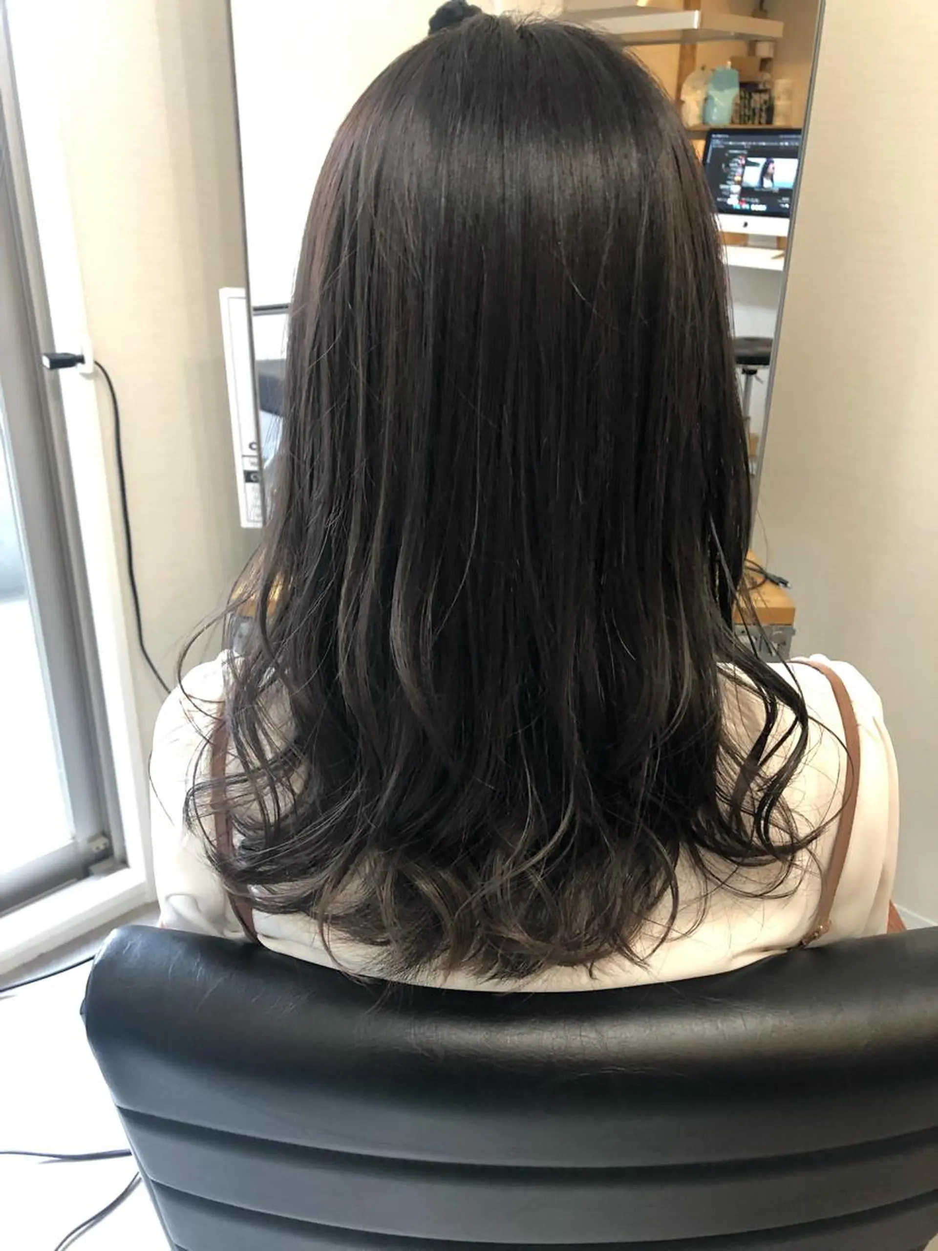 セミロング カラー OFF YUYAのヘアスタイル
