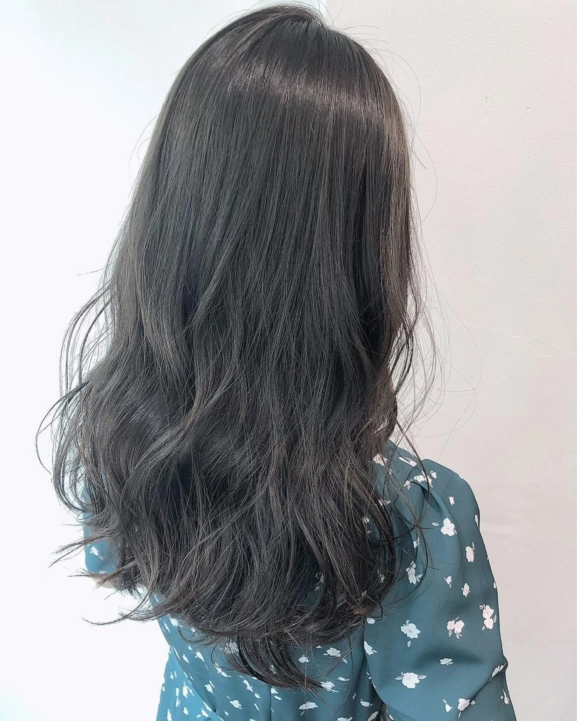 セミロング カラー うる艶/レイヤー 🪞池袋LAND🪞のヘアスタイル