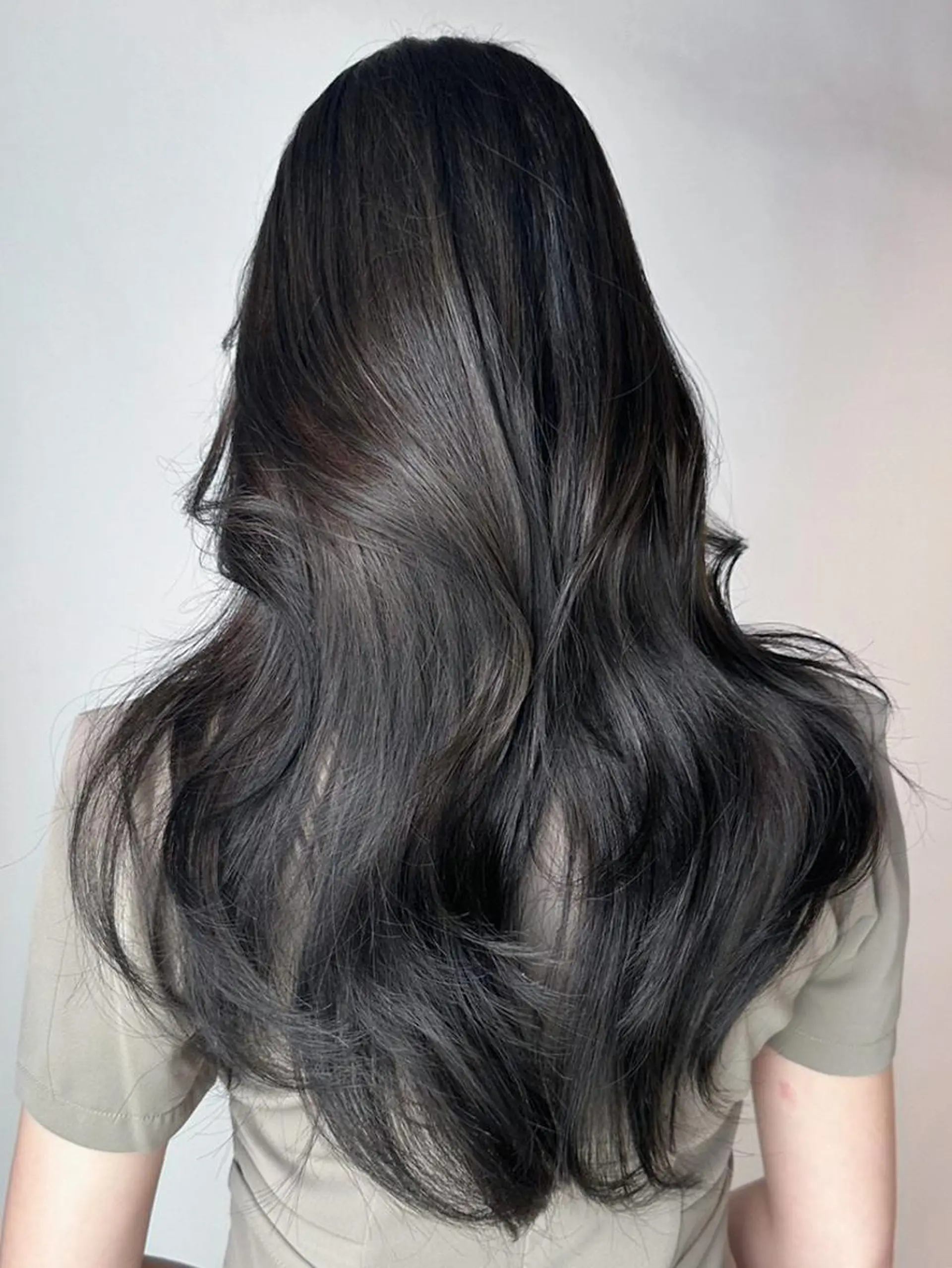 カラー セミロング グレージュ ヘーゼル レイヤーカット カット ヘアカラー トリートメント ITbyALBUM 八王子店のヘアスタイル