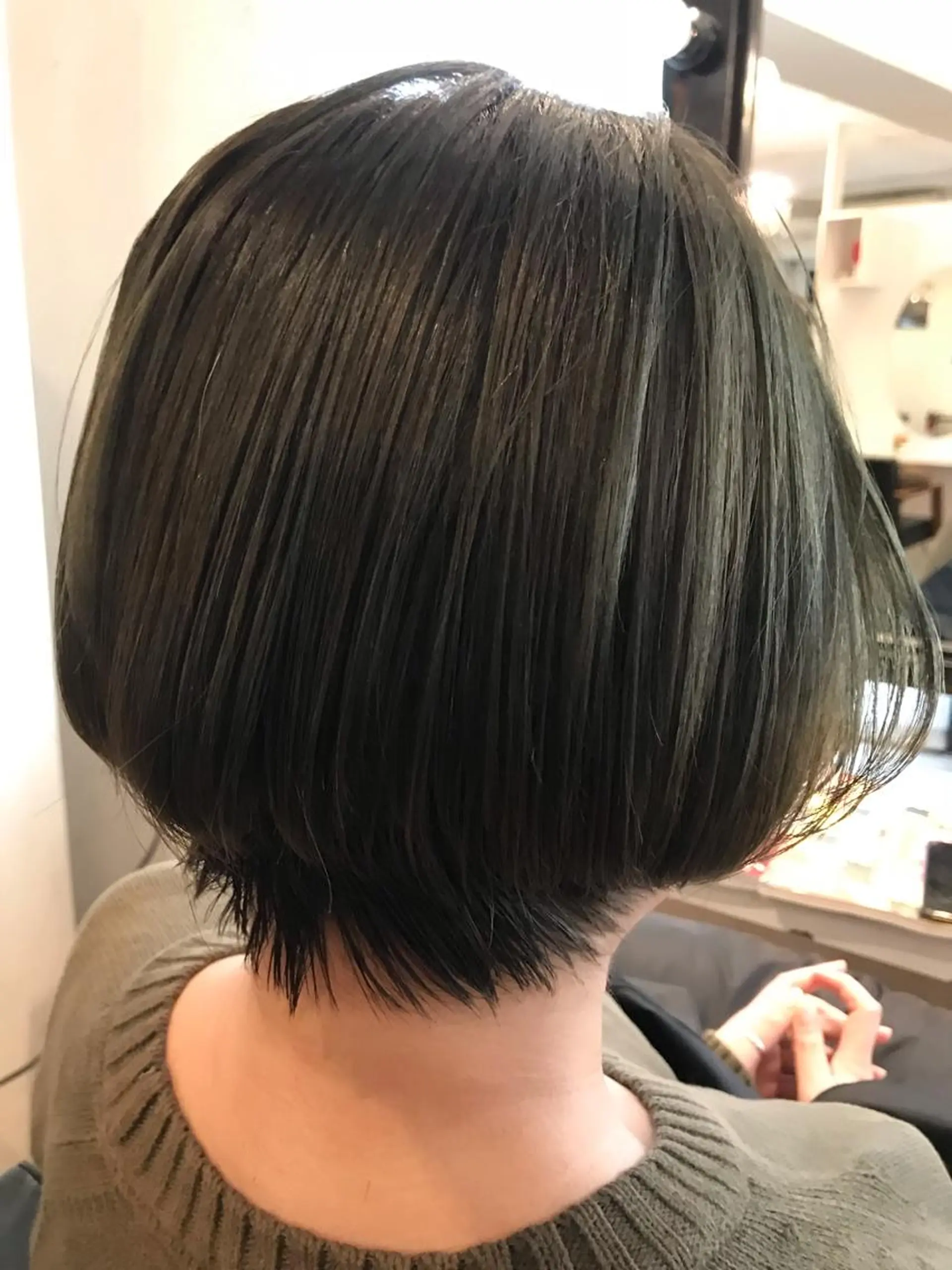 ショート カラー オリーブカラー 代官山所属・髪質改善 縮毛矯正専門店のヘアスタイル