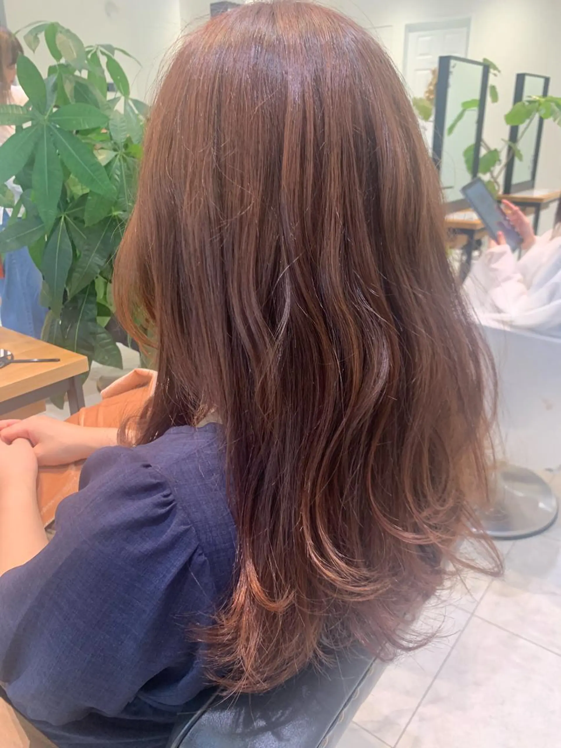 ロング ピンクブラウン カット ヘアカラー トリートメント ヘッドスパ 近 紗理奈のヘアスタイル