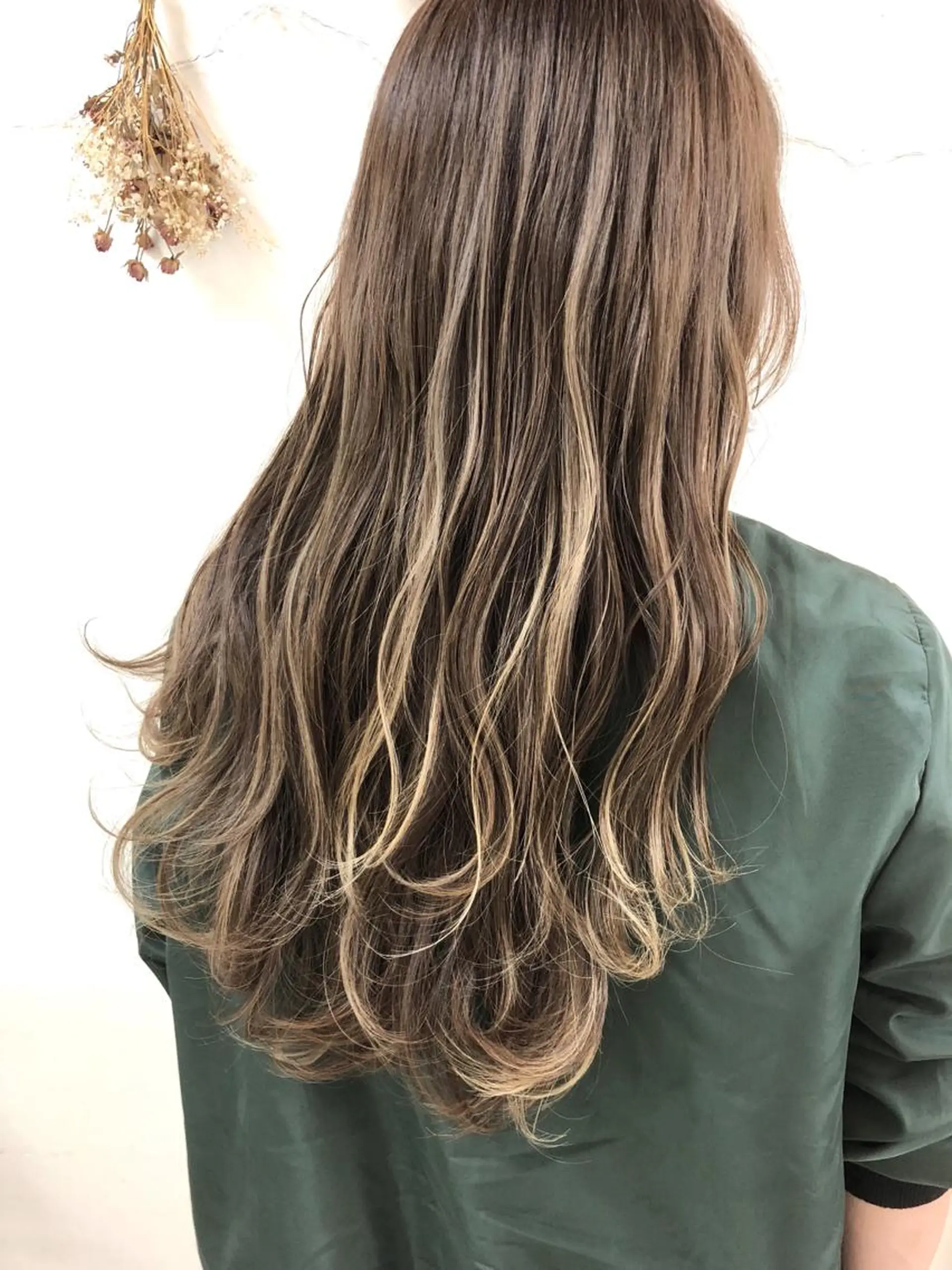 ロング カラー バレイヤージュ レイヤーカット ヘアカラー カラー職人/上川原 雄飛のヘアスタイル