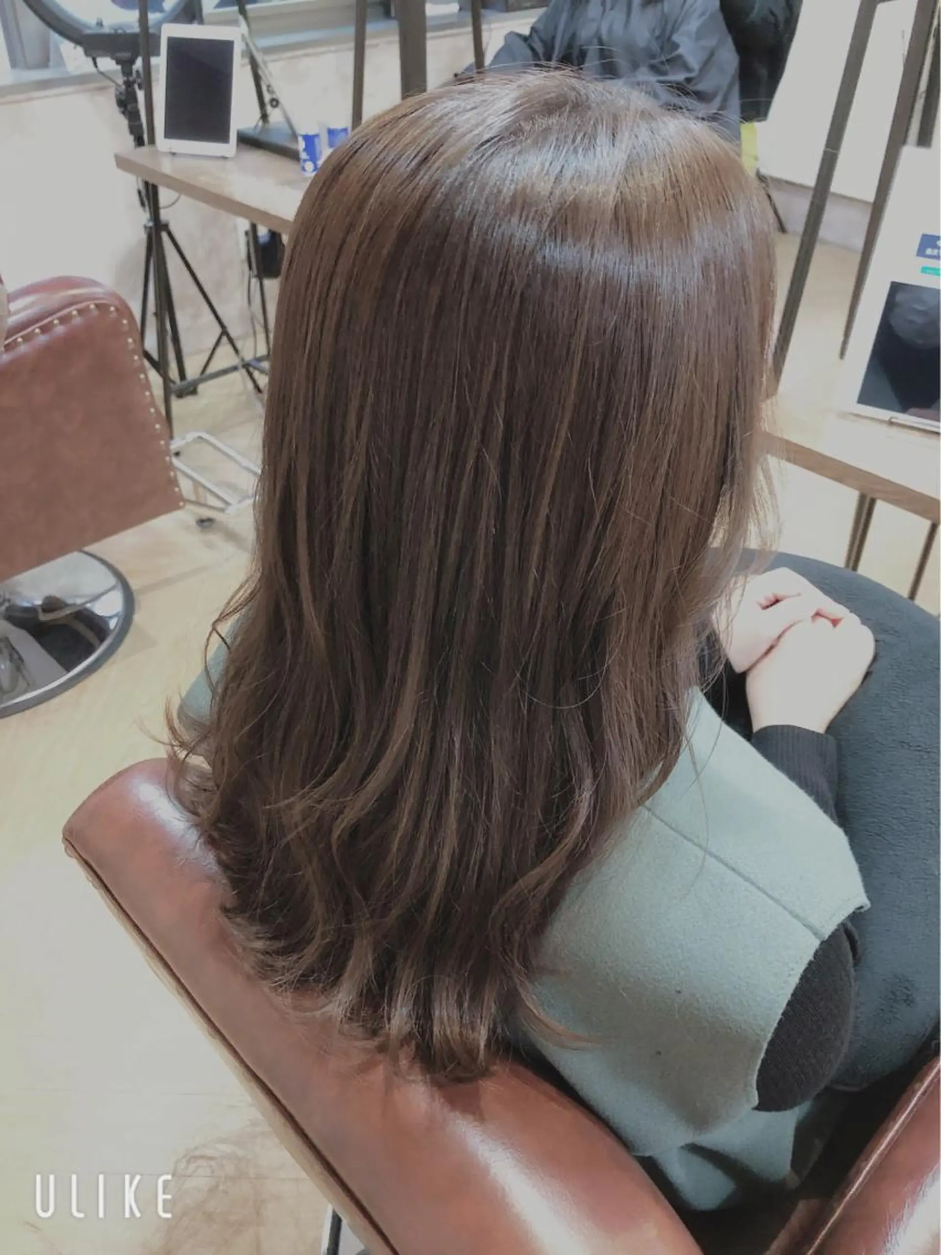 ミディアム カラー ベージュカラー ミルクティーベージュ カット ヘアカラー トリートメント antica YOSHIのヘアスタイル