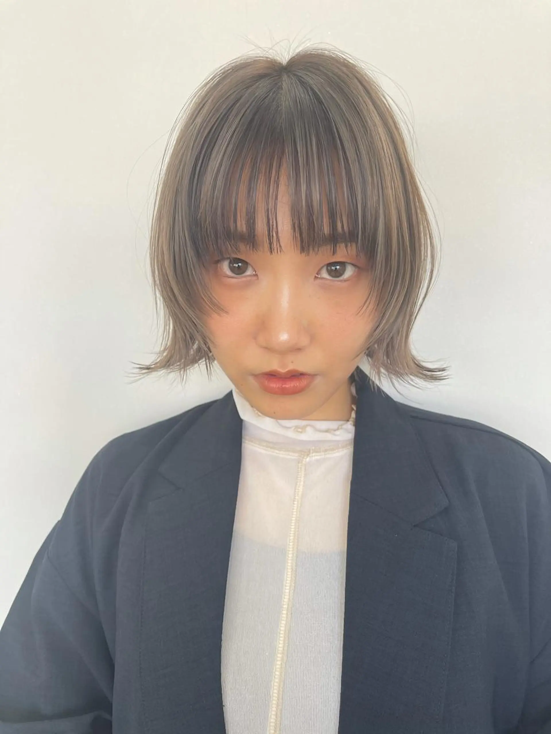 ショート カラー 中東 真子のヘアスタイル