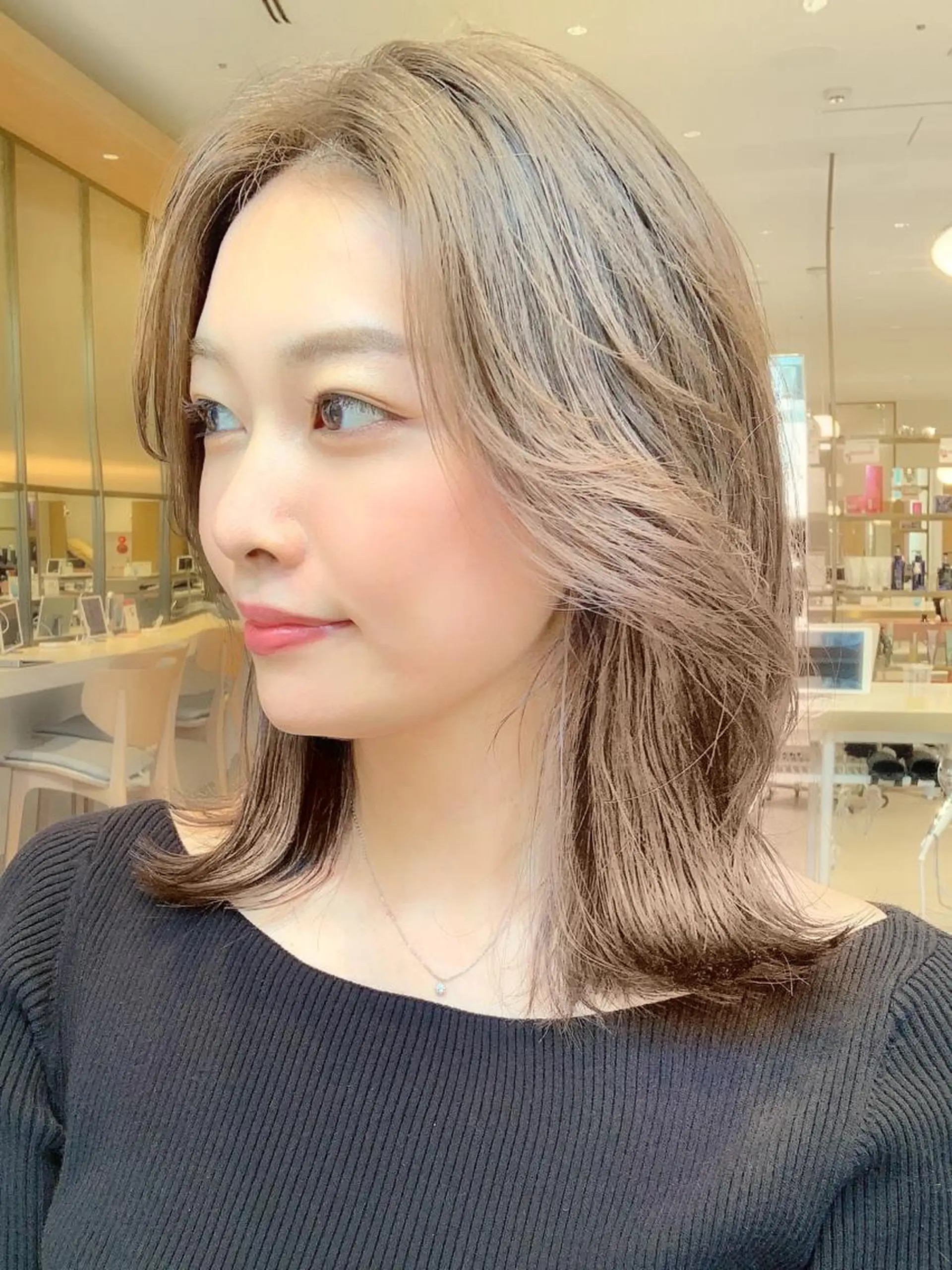 ミディアム カラー ベージュカラー 透明感カラー グレージュ ボブ カット ヘアカラー トリートメント レイヤー専門家 ダブルカラー修のヘアスタイル