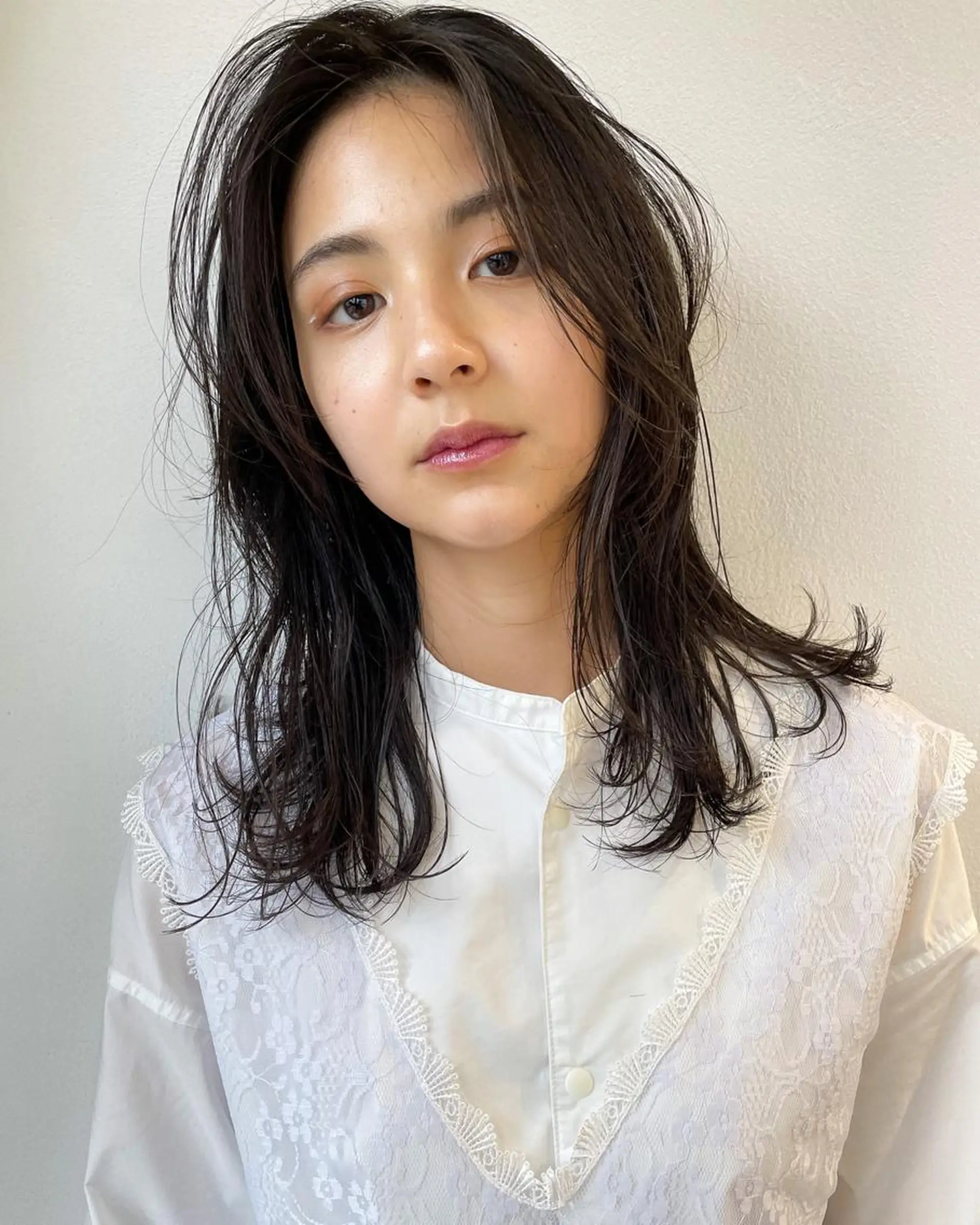 セミロング カラー レイヤーカット カット ヘアカラー トリートメント Loom.所属・村上雅人 ナチュラルモードのヘアスタイル