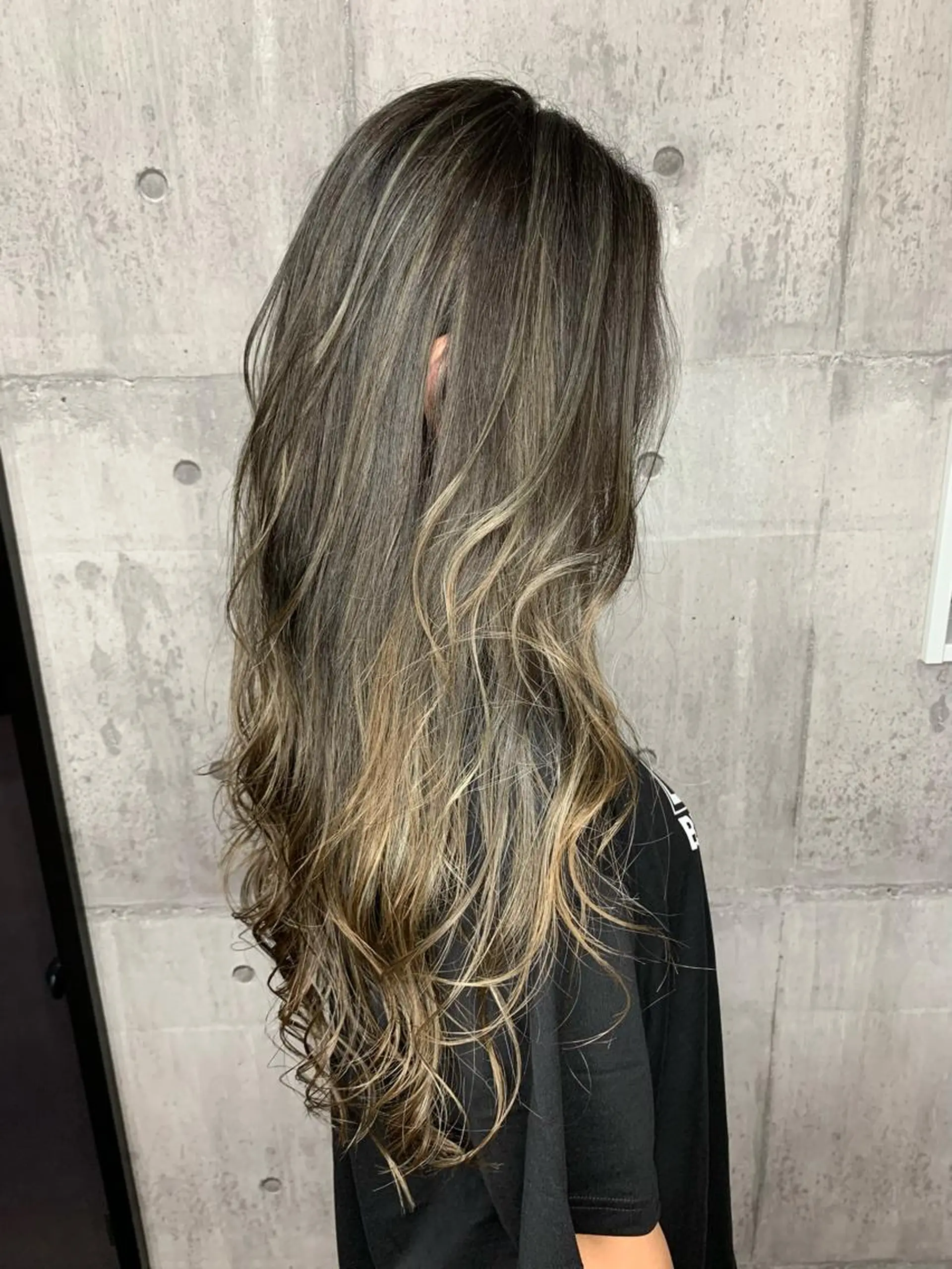 ロング ハイライト カット ヘアカラー Welila by haku所属・Yuuki ウェリラバイハクのヘアスタイル