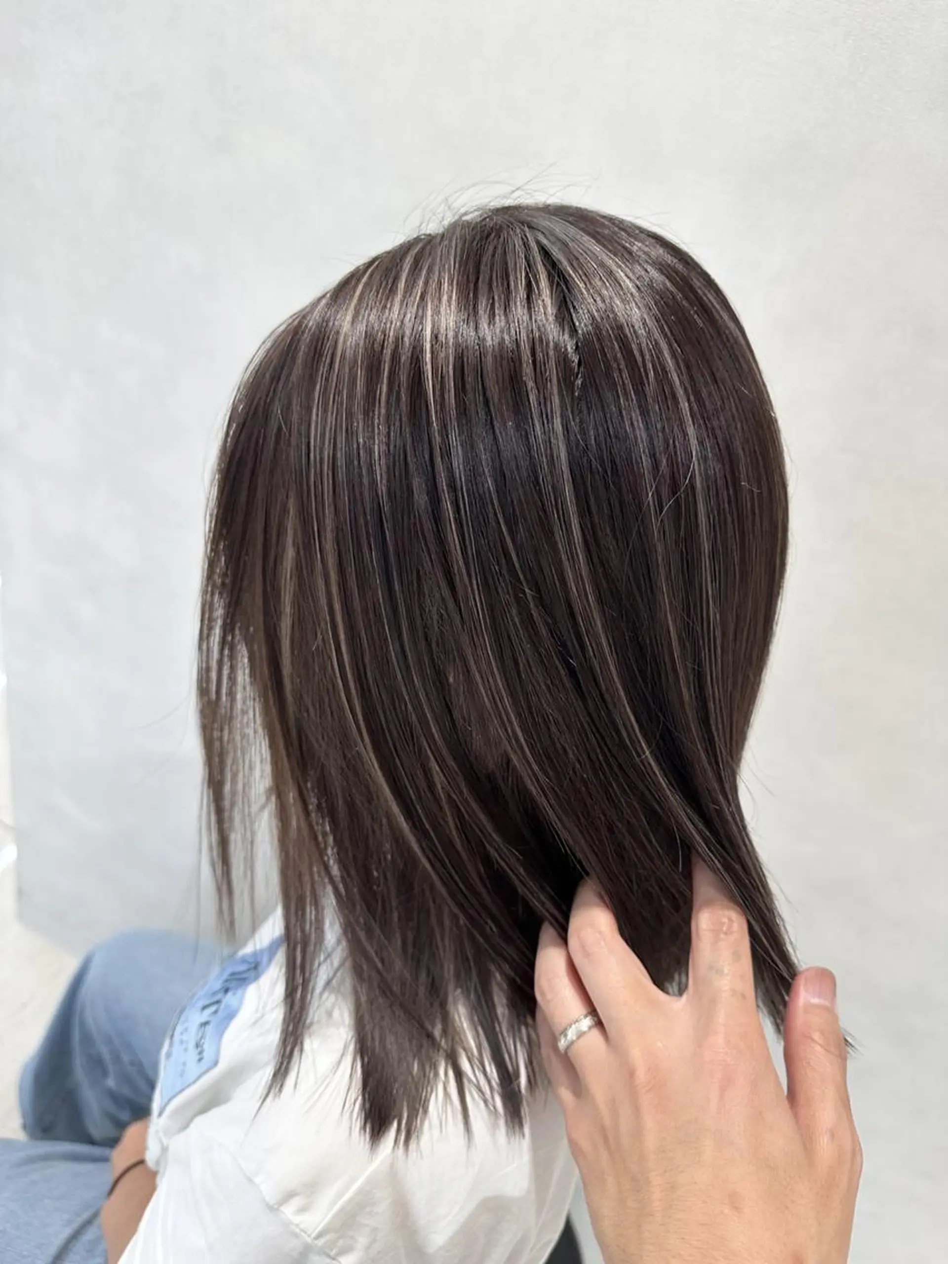 セミロング パーマ ハイライト レイヤーカット カット ヘアカラー トリートメント 大人レイヤー& 透明感カラー💄のヘアスタイル