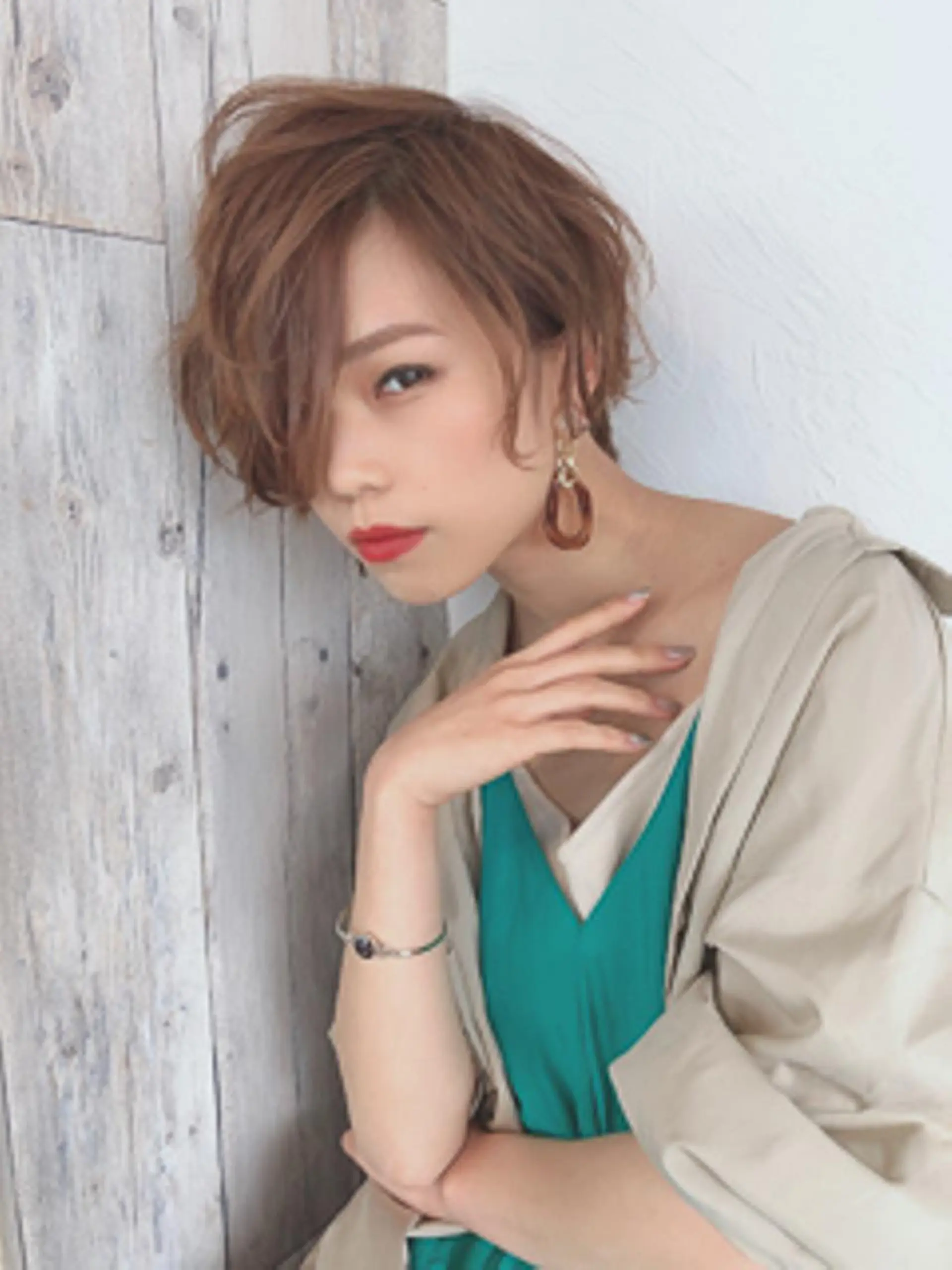 カラー バレイヤージュ ブリーチ ケアブリーチ ダブルカラー イヤリングカラー Helena EZGのヘアスタイル