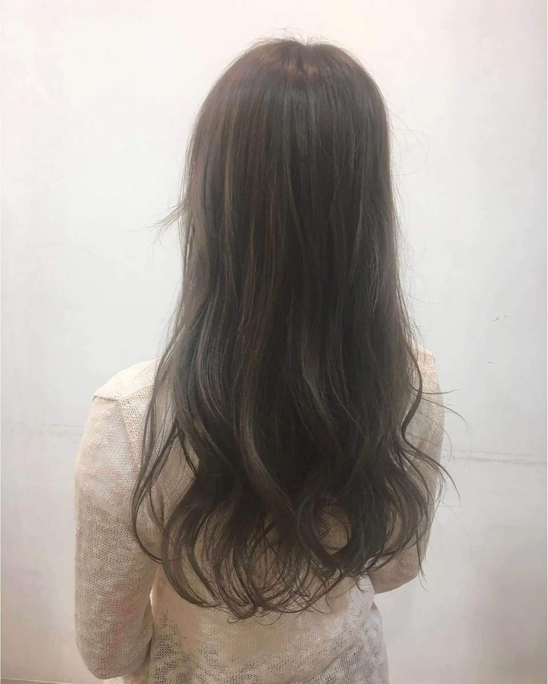 ロング カラー アッシュ グレージュ シアーグレージュ 横浜ブリーチムラ直し ハイトーン/ブリーチのヘアスタイル