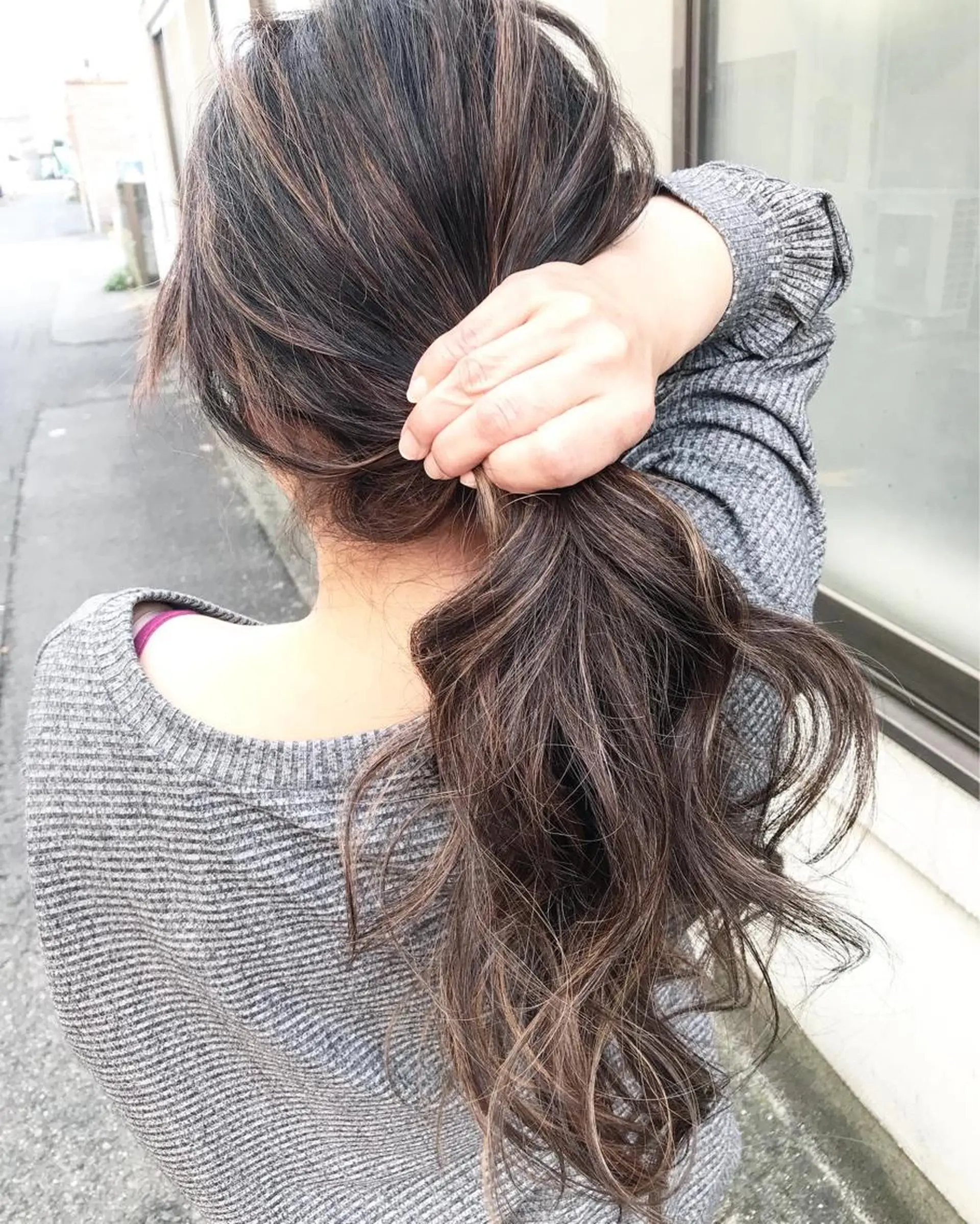 セミロング カラー ヘアアレンジ お団子ヘア 切りっぱなしボブ バレイヤージュ デザインカラー グラデーションカラー Mariana/ 鶴原-ハイライトのヘアスタイル