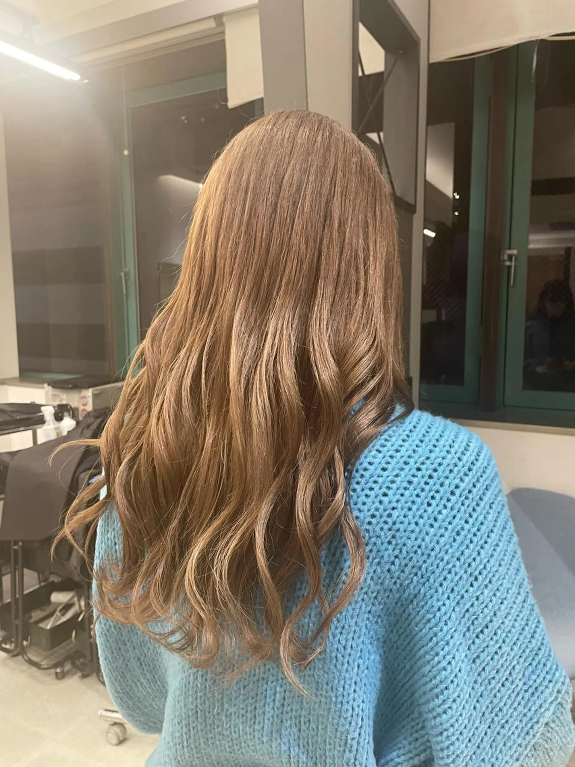 カラー AIRI layer cut hairのヘアスタイル