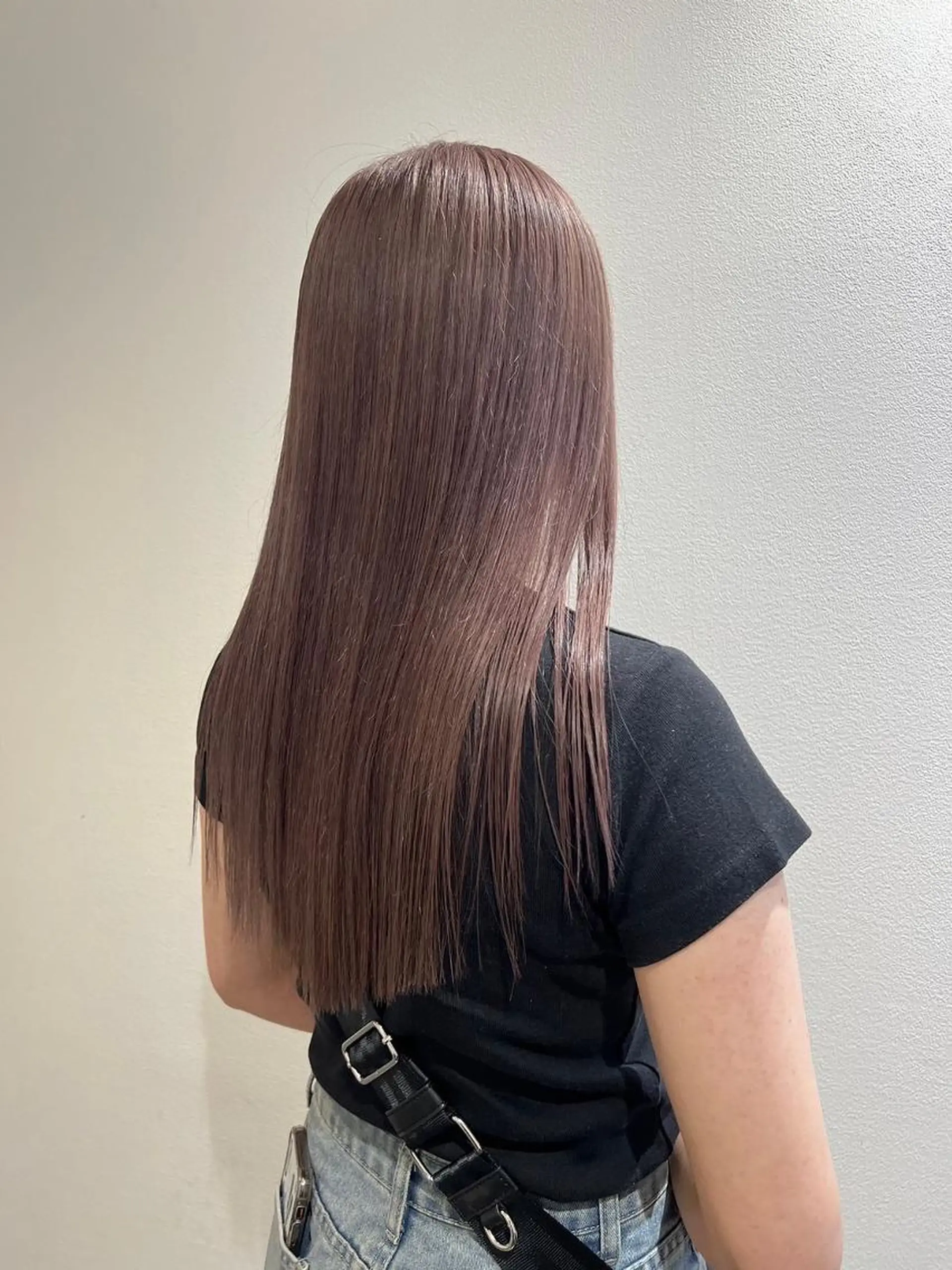 カラー セミロング 山崎 れいなのヘアスタイル