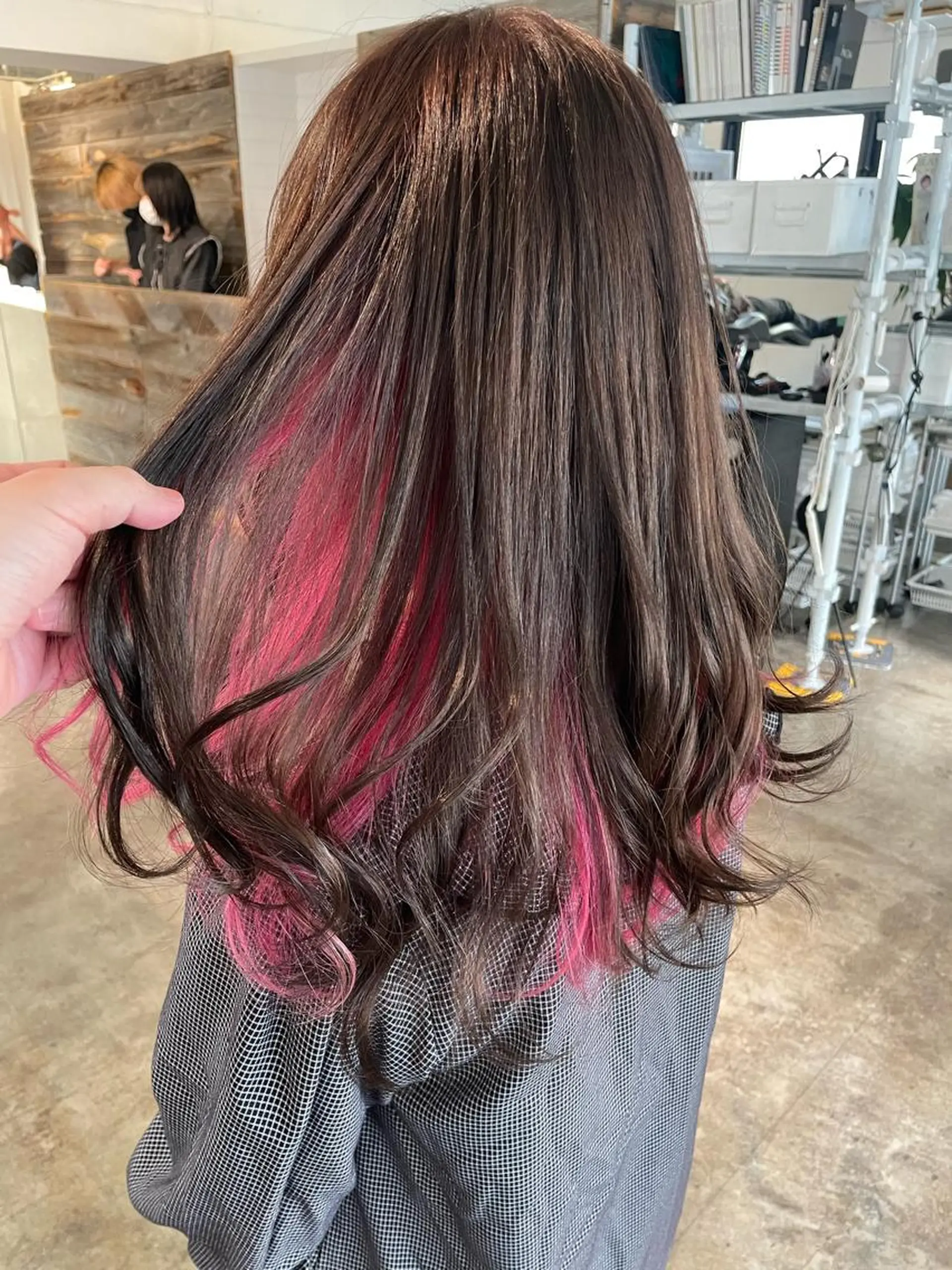 セミロング カラー インナーカラー ピンクカラー ヘアカラー トリートメント ハイトーン/レイヤー /ケアブリーチ石川治のヘアスタイル