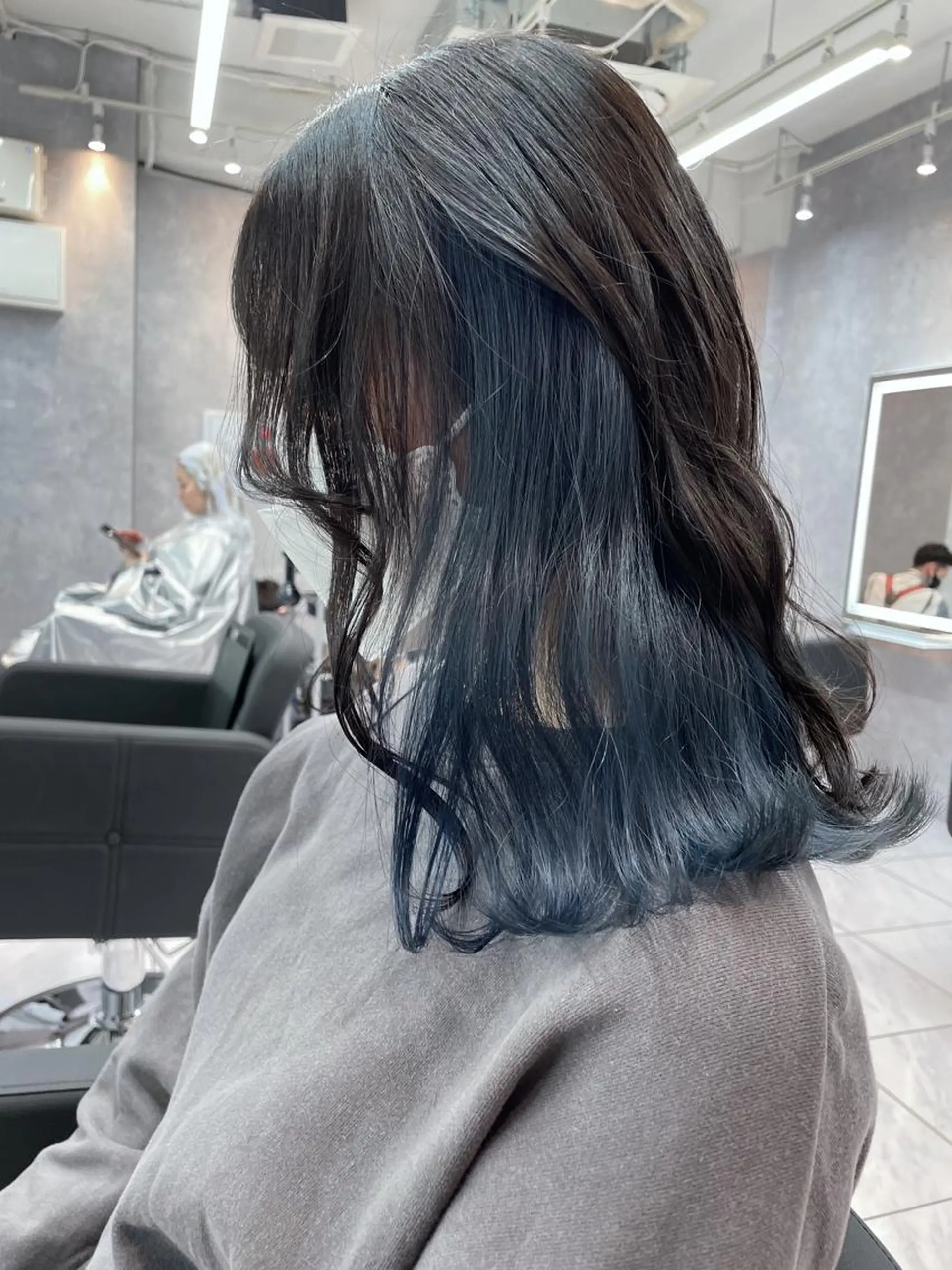 セミロング カラー ブリーチ ネイビーカラー _WHITE 天神店 YUMEKA🐻のヘアスタイル