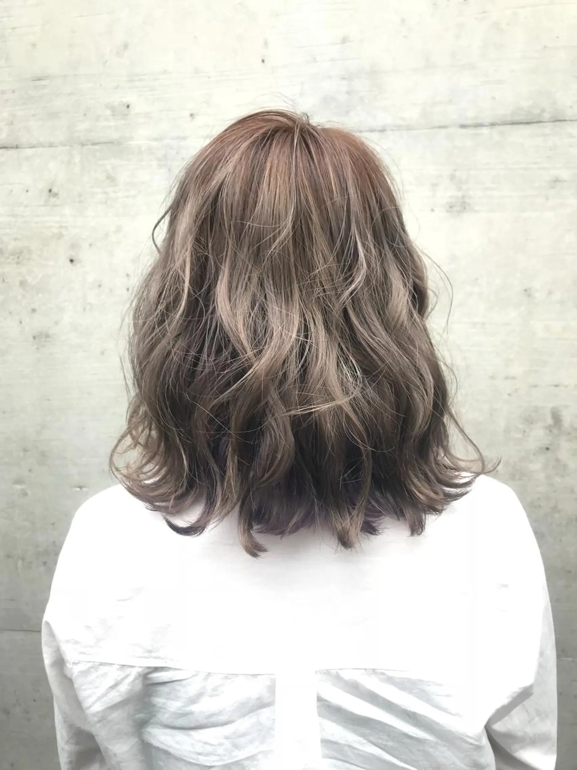 ミディアム カラー グレージュ インナーカラー バイオレットカラー ていねい技術No.1 🌈諏訪 健太のヘアスタイル