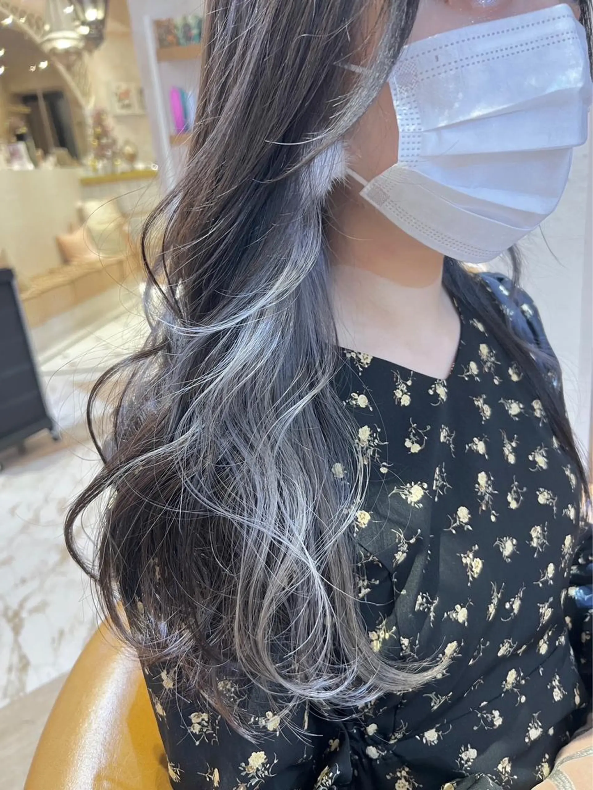 ロング カラー シルバー 小嶋 真滋のヘアスタイル