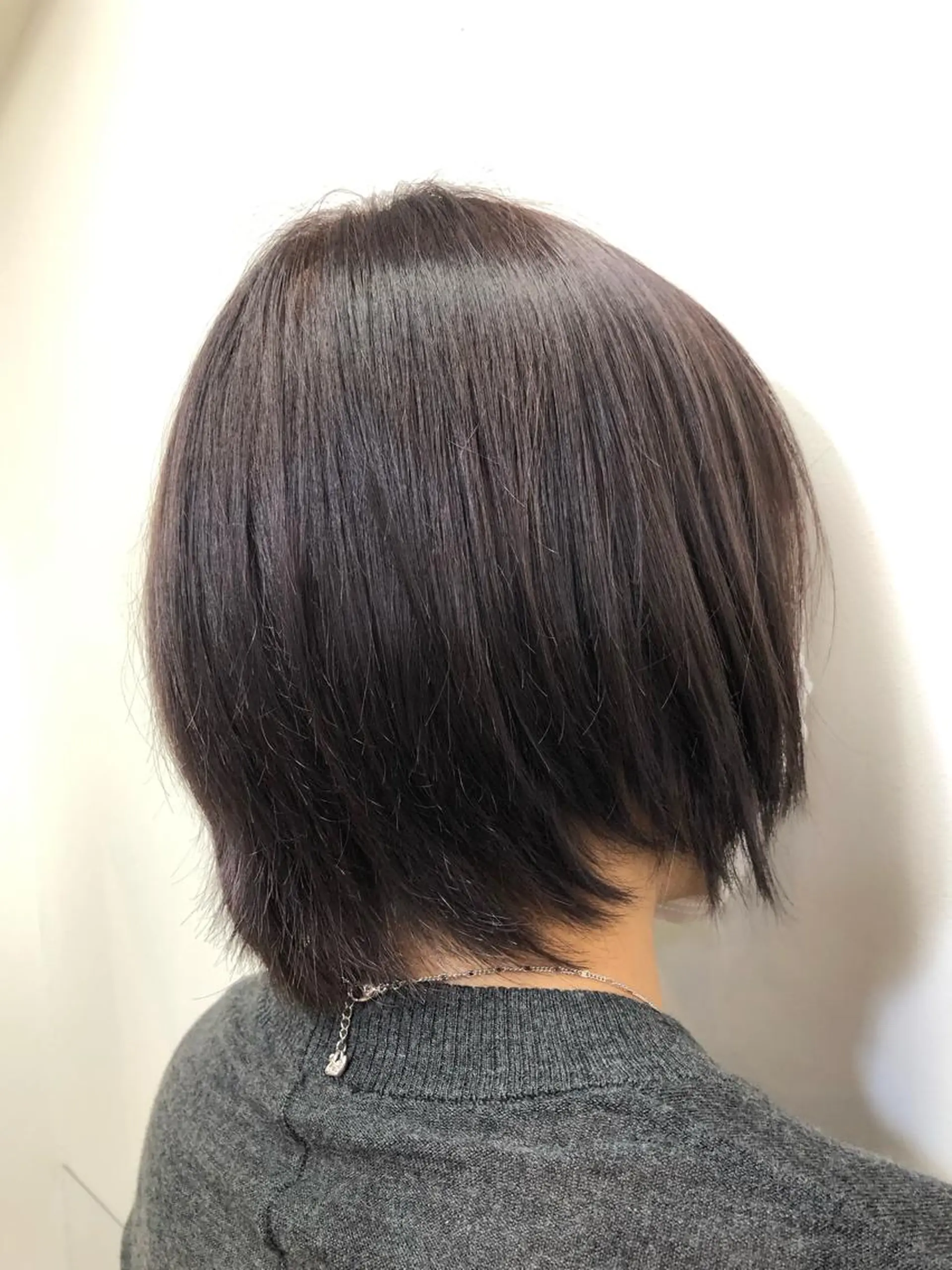 ショート カラー アッシュ パープルカラー パープルアッシュ 芝田  望優のヘアスタイル