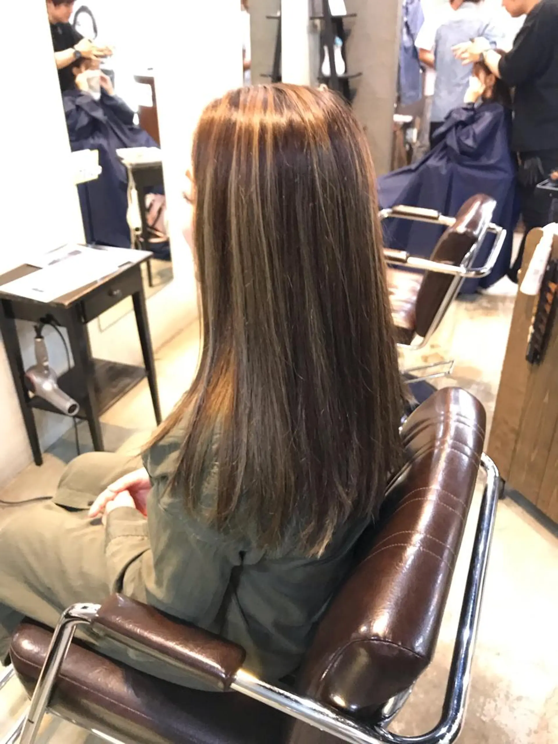 ロング ハイライト 正分 真美のヘアスタイル