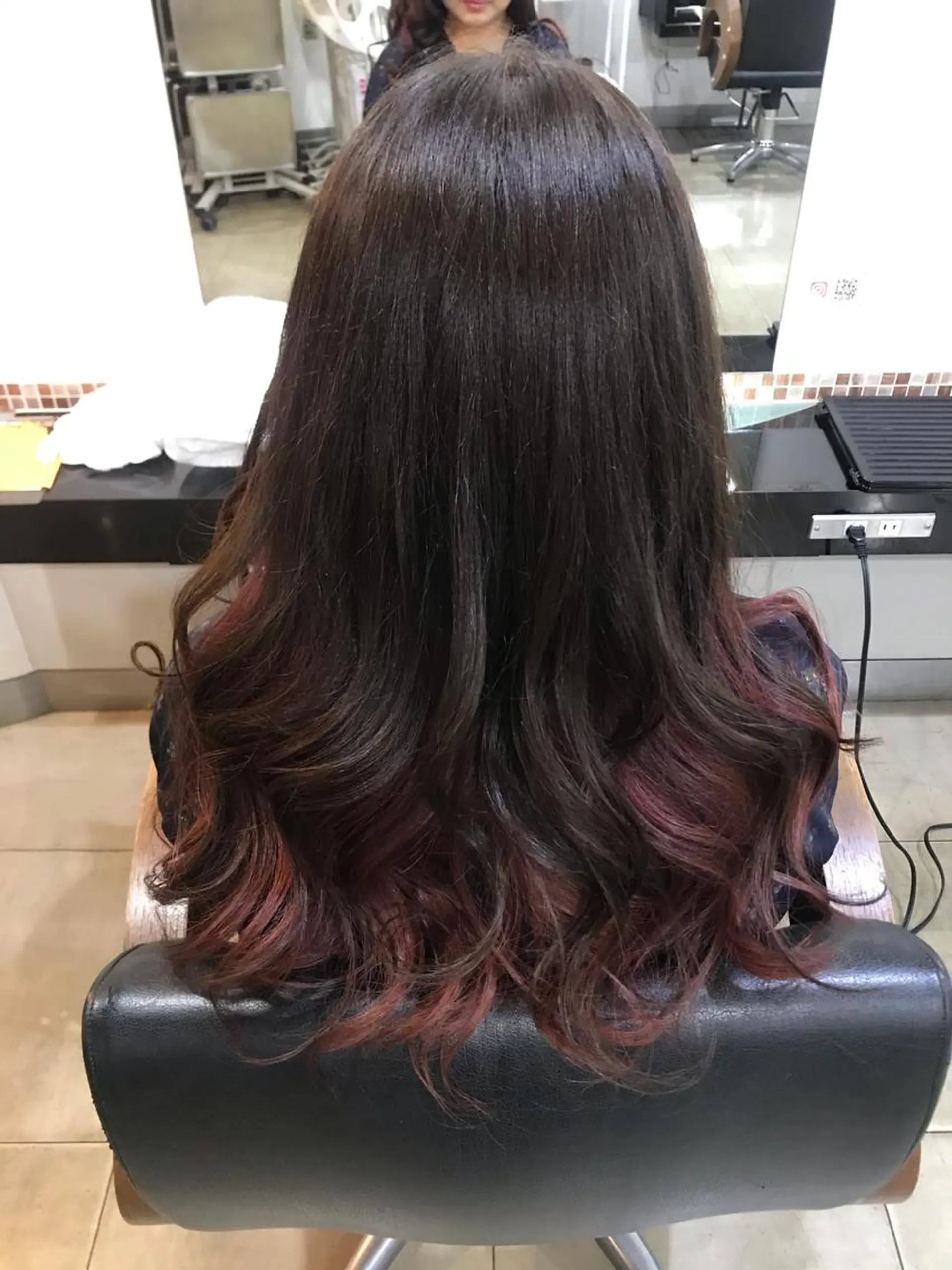 ロング カラー ヘアアレンジ インナーカラー ピンクカラー レッドカラー ロング DISCOHAIRsanc（ルジャルダン町田）所属・烏山 達也のヘアスタイル