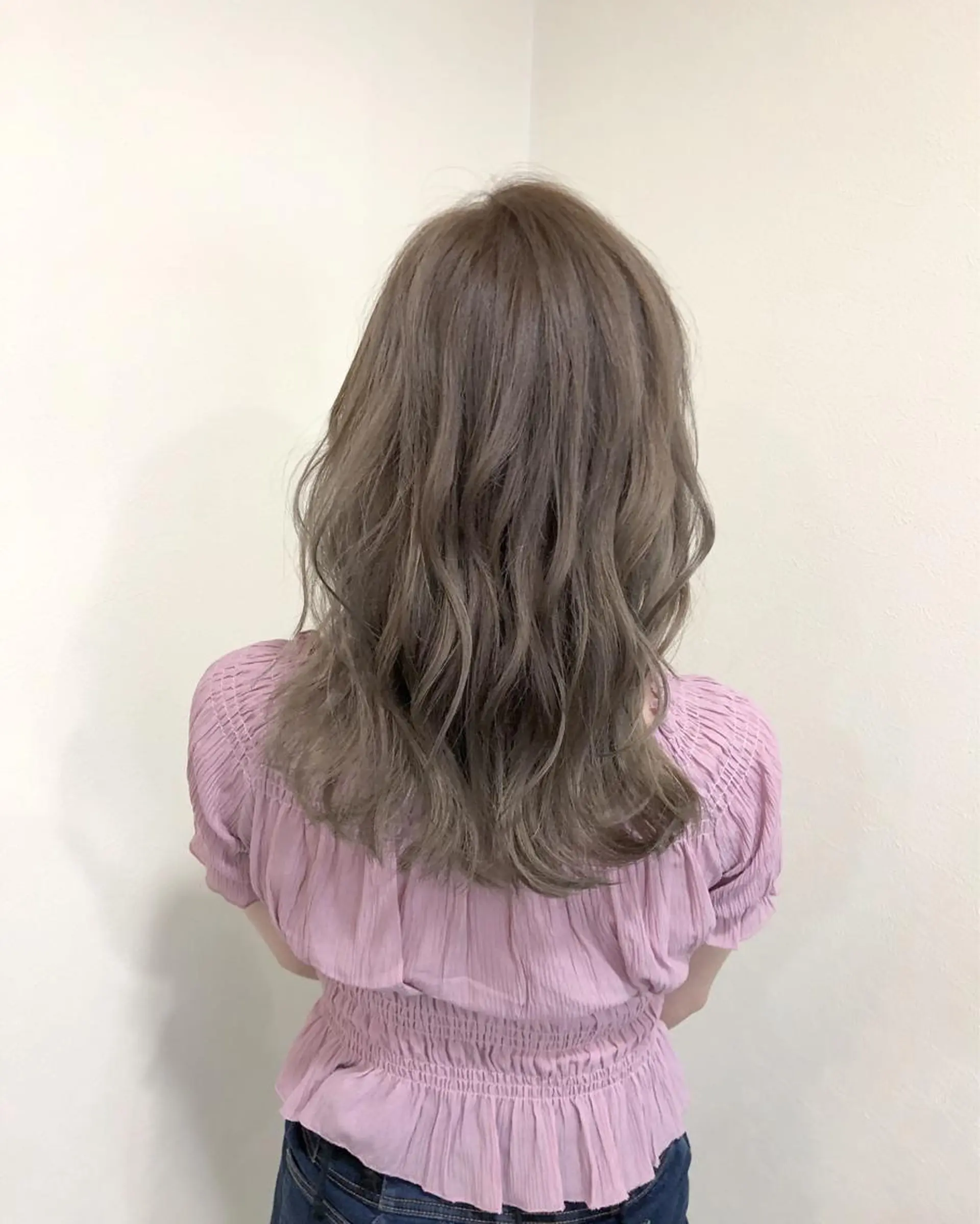 セミロング ヤマグチ ヒカルのヘアスタイル