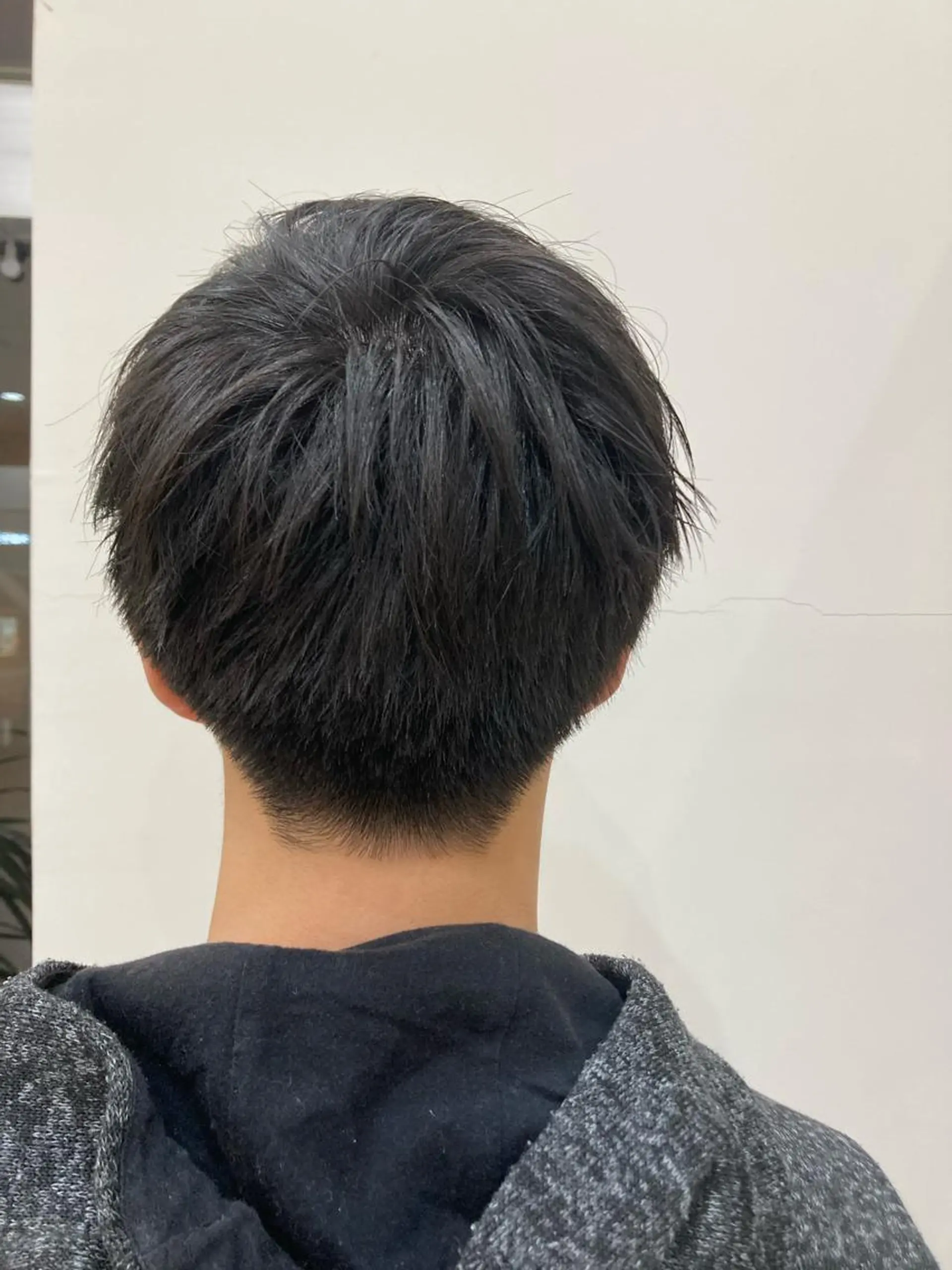 メンズ ショート・透明感 カラーconomiのヘアスタイル